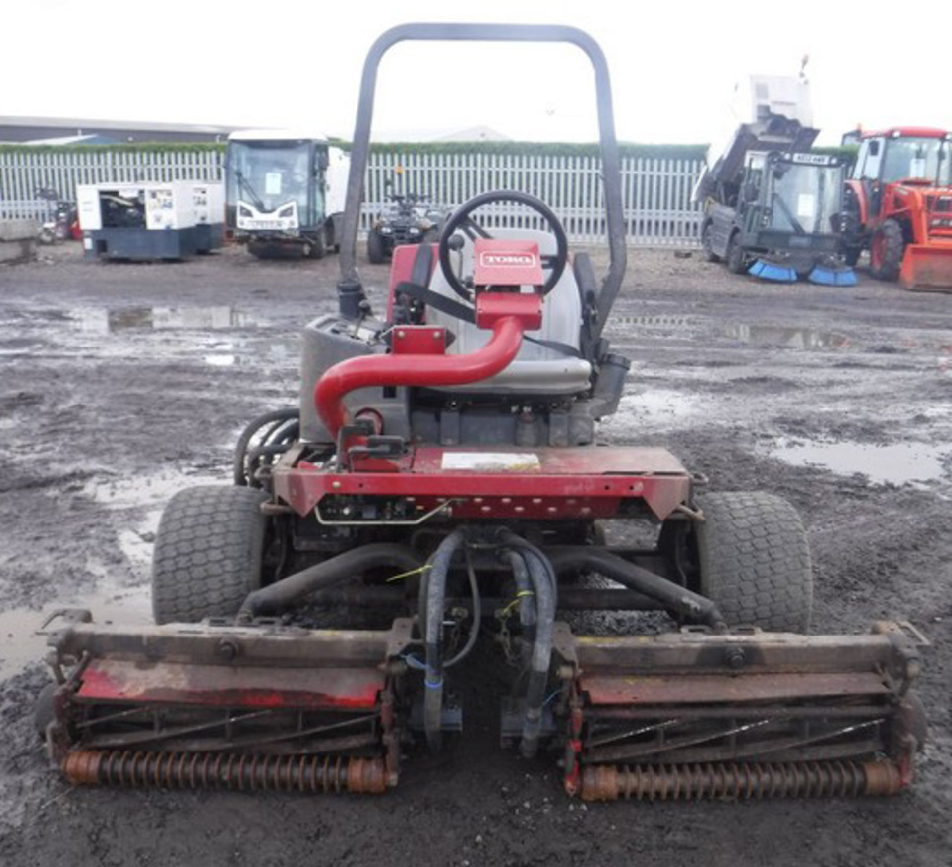 2007 TORO Reelmaster 3100D ride on lawn mower. S/N 03206-270001370. 3086hrs (not verified). Asset - - Bild 6 aus 13