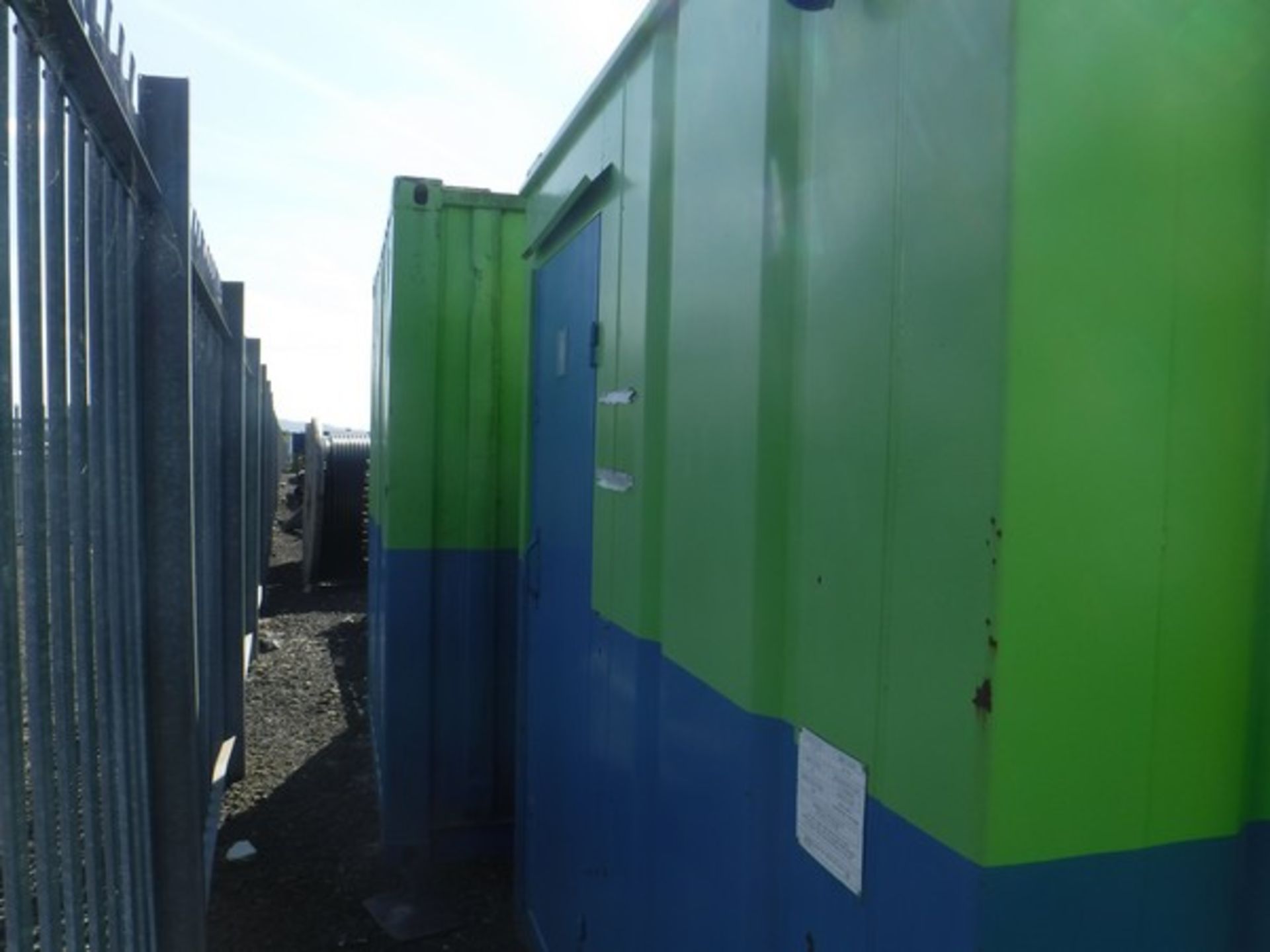 12ft x 9ft TOILET BLOCK 010 with steps AV0620 66. No keys - Image 4 of 13