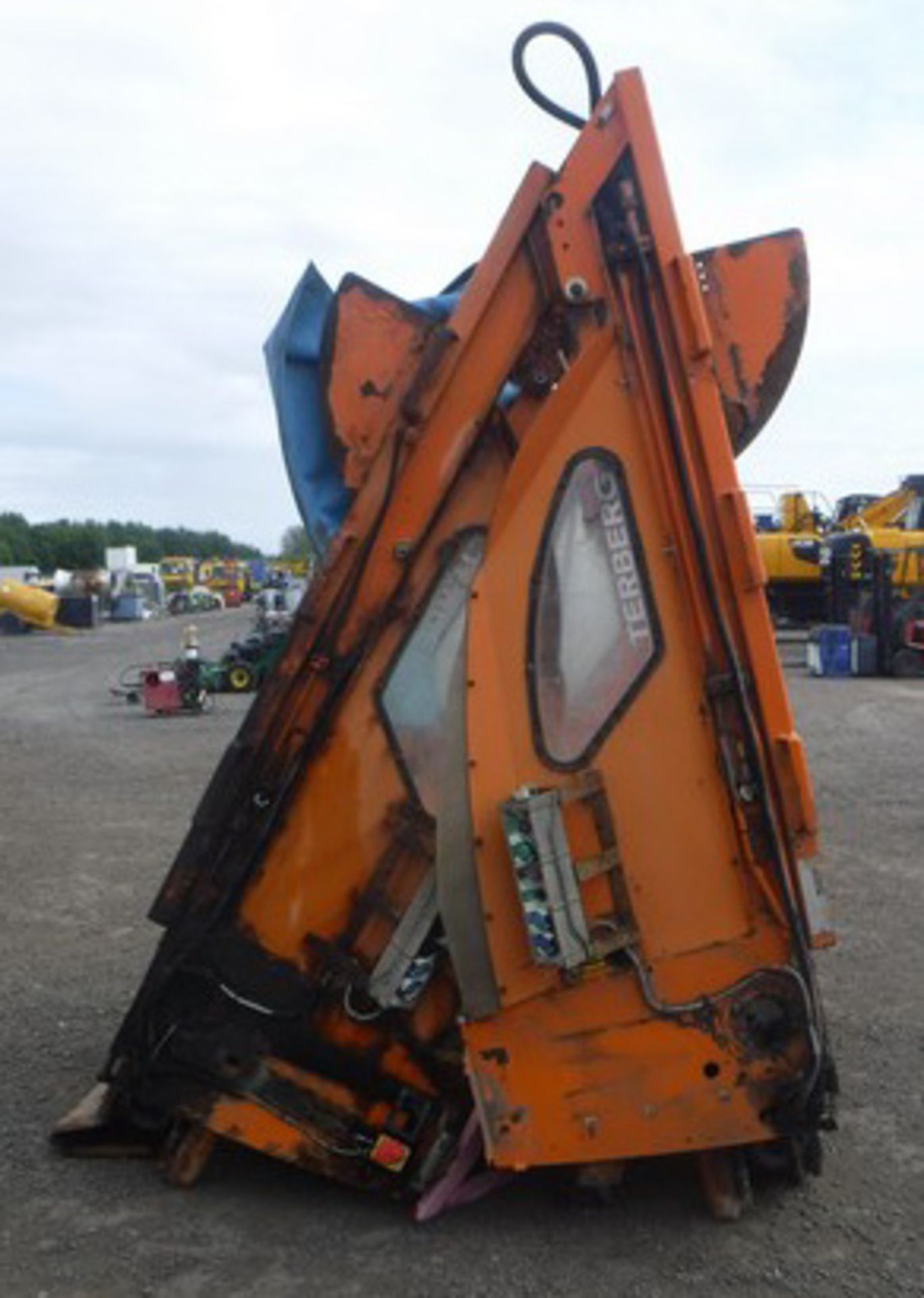 2005 LIFTING-GEAR for the rear of bin lorries (2). Type - TCA-DEL2. Fab No - 050610380, RL0822603 - Image 4 of 4