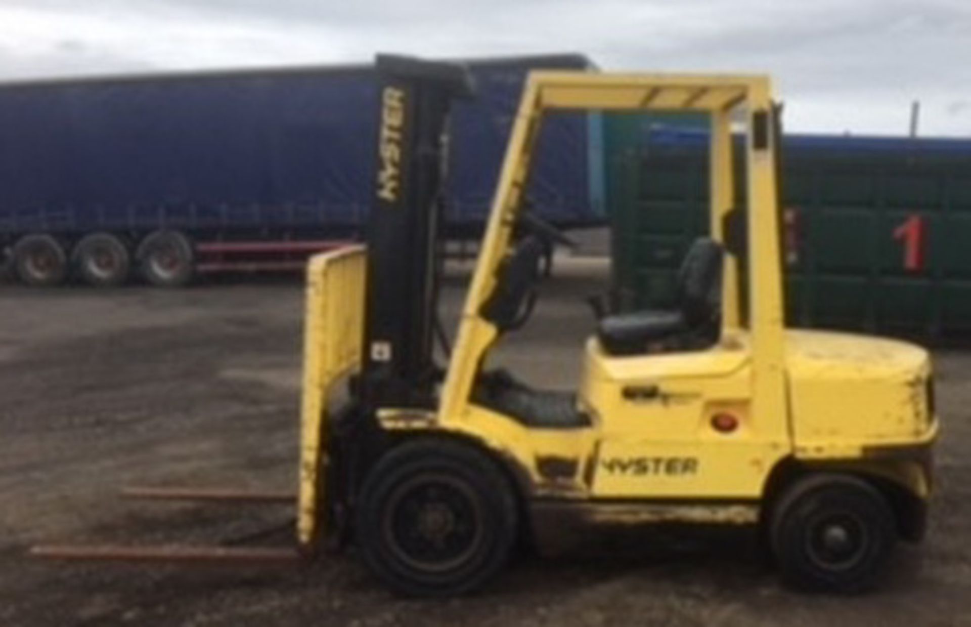 1999 HYSTER 3.00 Diesel forklift with triple mast & side shift. S/N H177B14901W. 10941hrs (not verif - Image 9 of 12