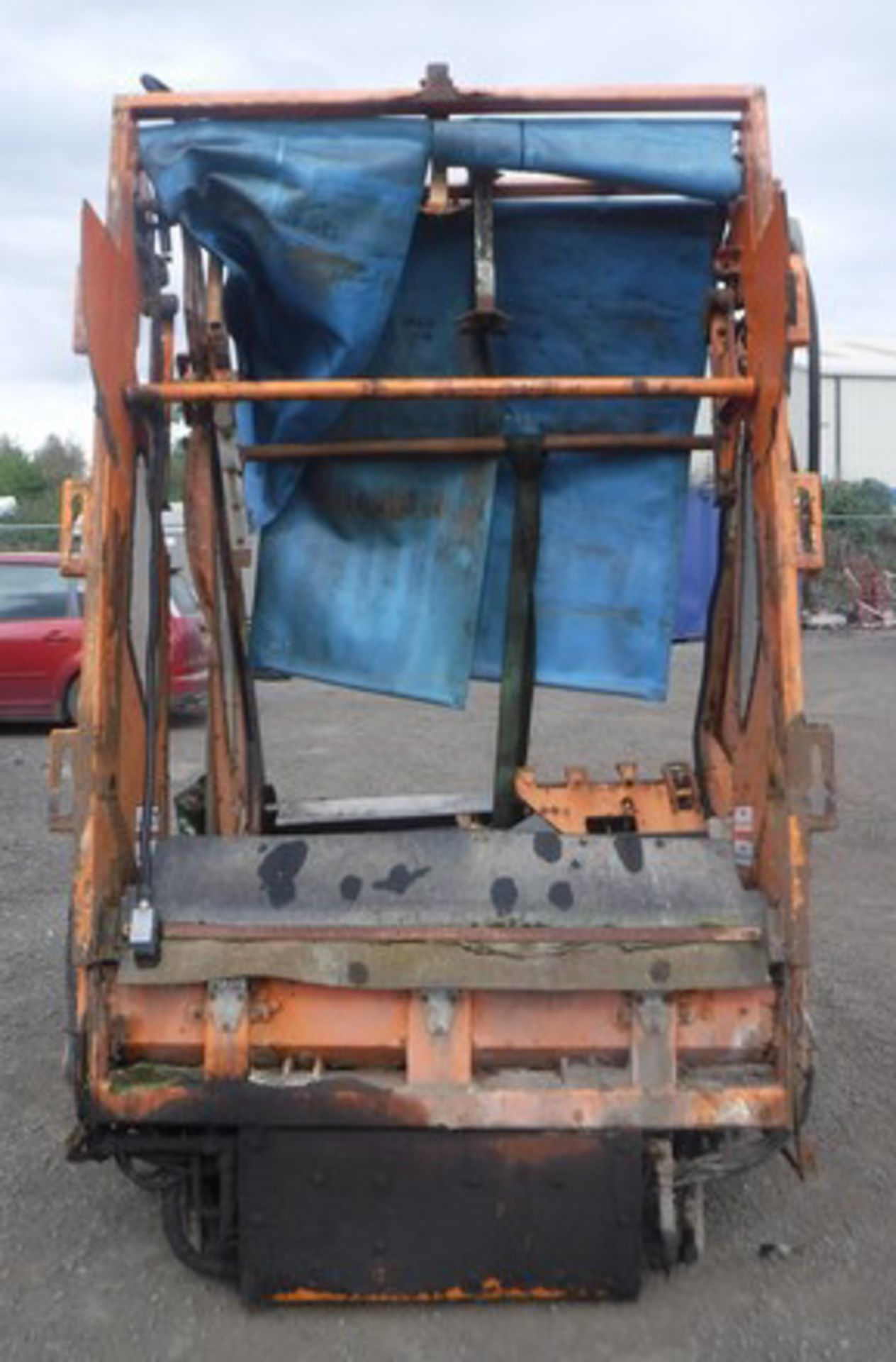2005 LIFTING-GEAR for the rear of bin lorries (2). Type - TCA-DEL2. Fab No - 050610380, RL0822603 - Image 3 of 4