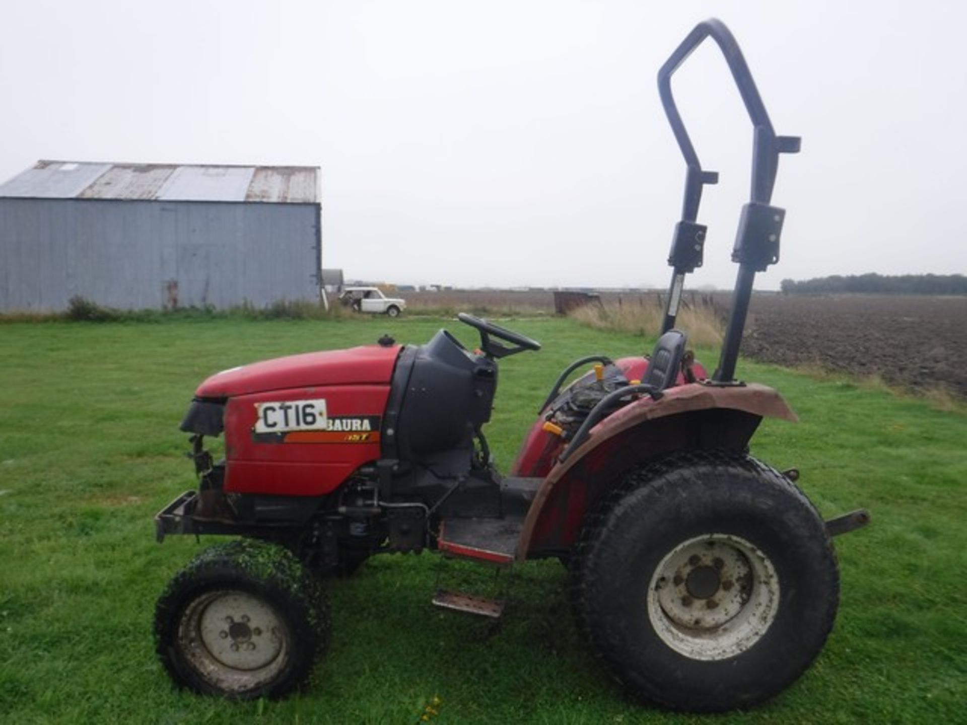 2011 SHIBAURA ST-333 compact tractor. S/N 21196, 2373hrs (not verified) - Image 8 of 11