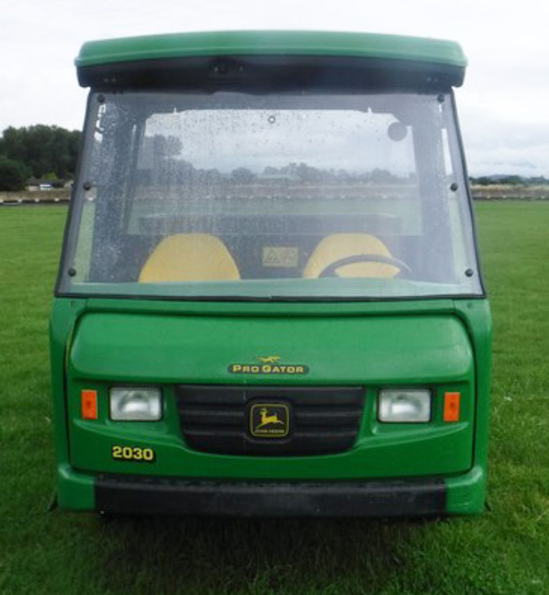 2006 JOHN DEERE Progator 2030 c/w tipping body, hydraulic top dresser & lift / detach frame. 3500hr - Bild 18 aus 20