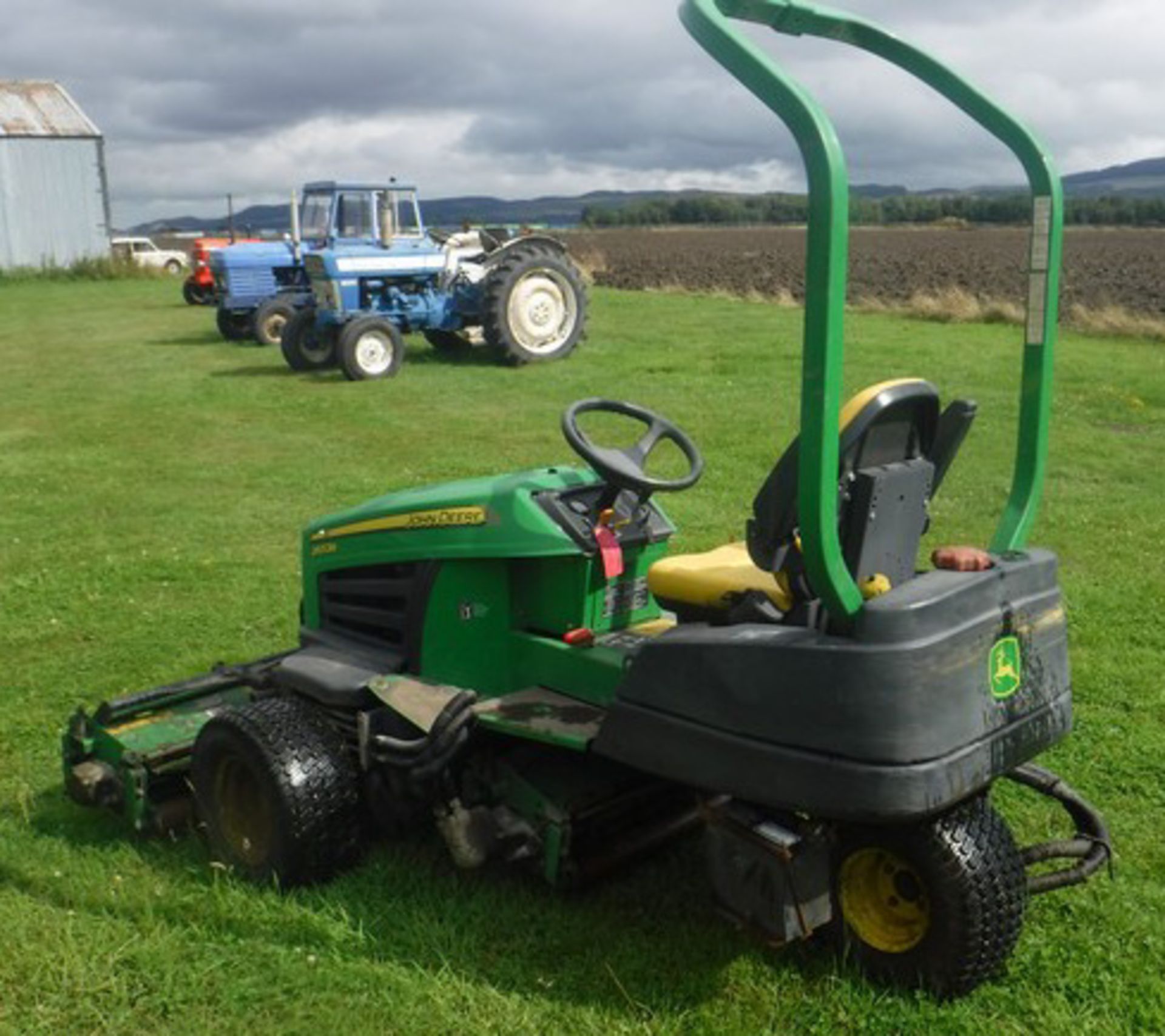 JOHN DEERE ride on lawn mower. Model 2653B. Triple deck. 2373hrs (not verified). Asset - C50904103 - Bild 8 aus 12