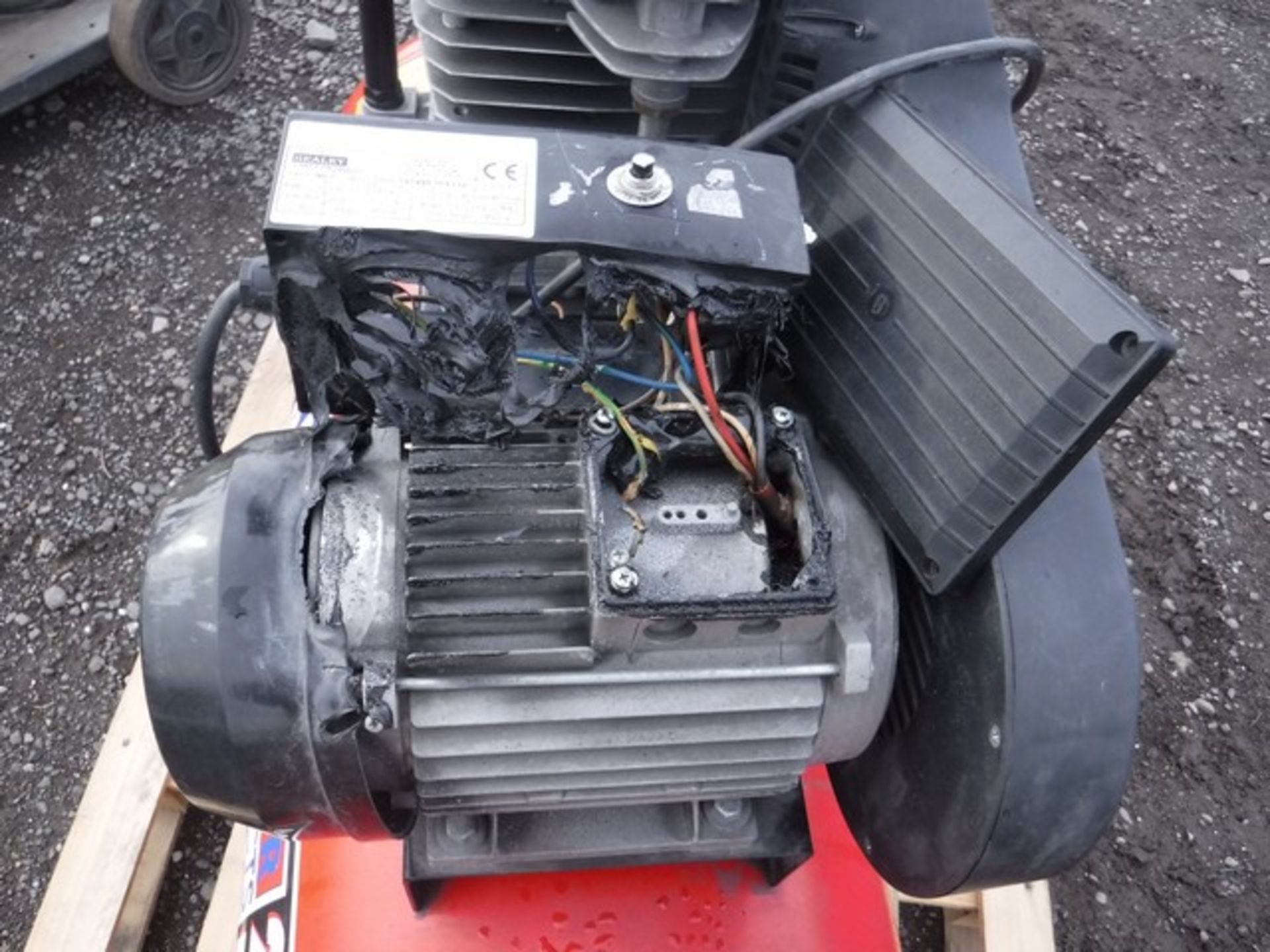 SEALEY air power compressor. Spares or repair - Image 2 of 3