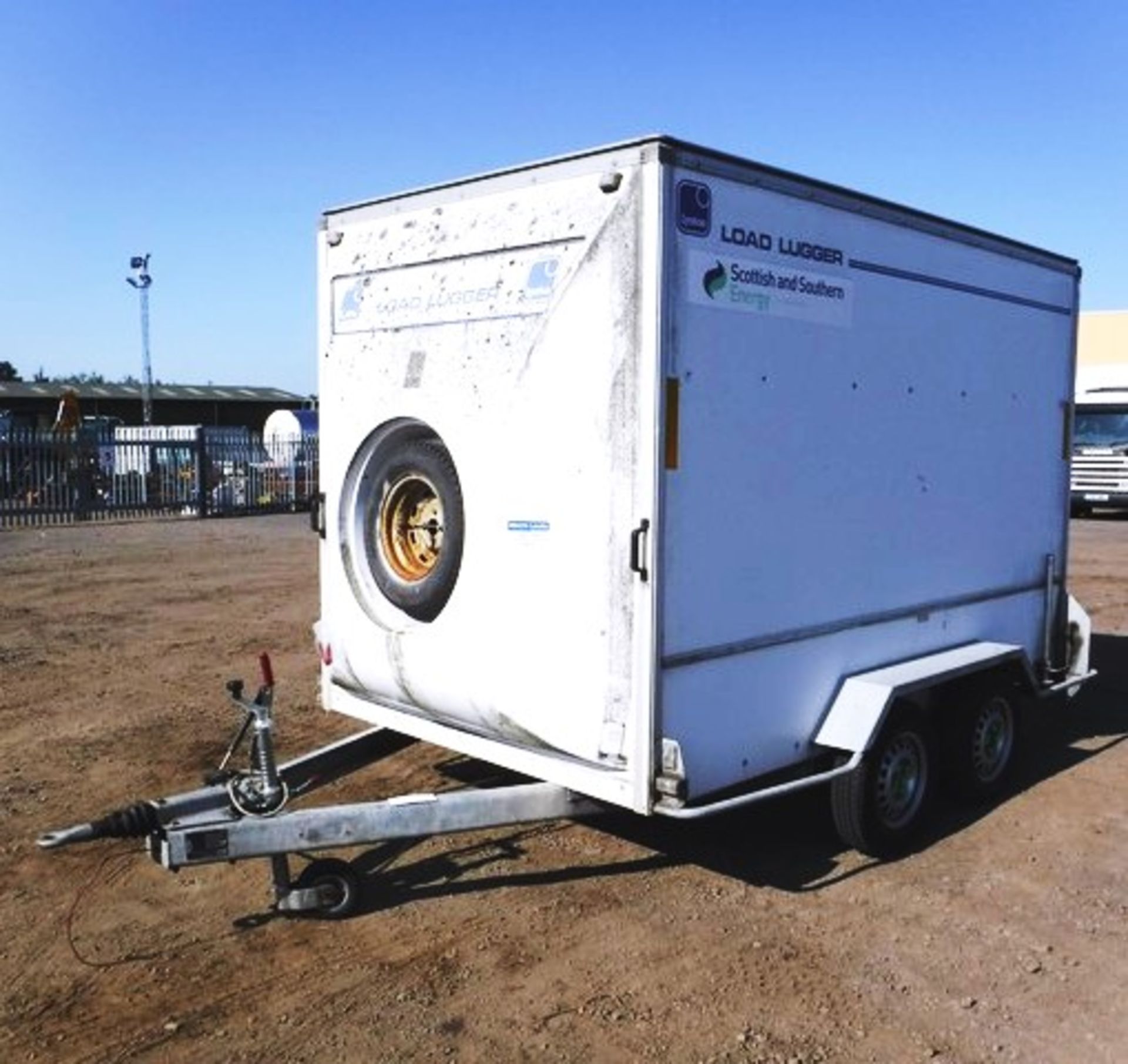 LYNTON load lugger twin axle box trailer. 10ft x 6ft x 6.7" high. S/N 3E7682. Works weight 650kgs. G