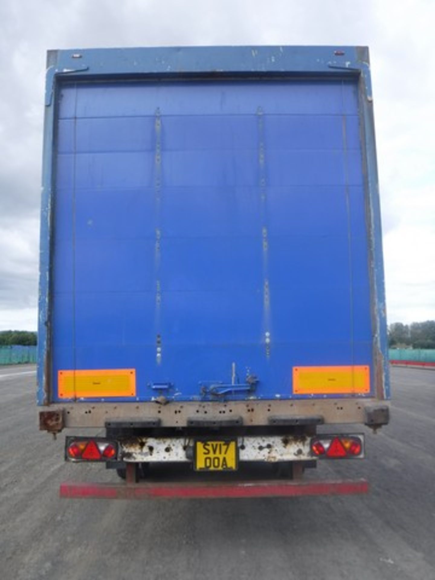 2004 SCHMITZ box van. Model - SCS/SKO24/L. Reg - C150262. Trailer ID - WSMS7180000751928. 3 axles, 3 - Image 6 of 11