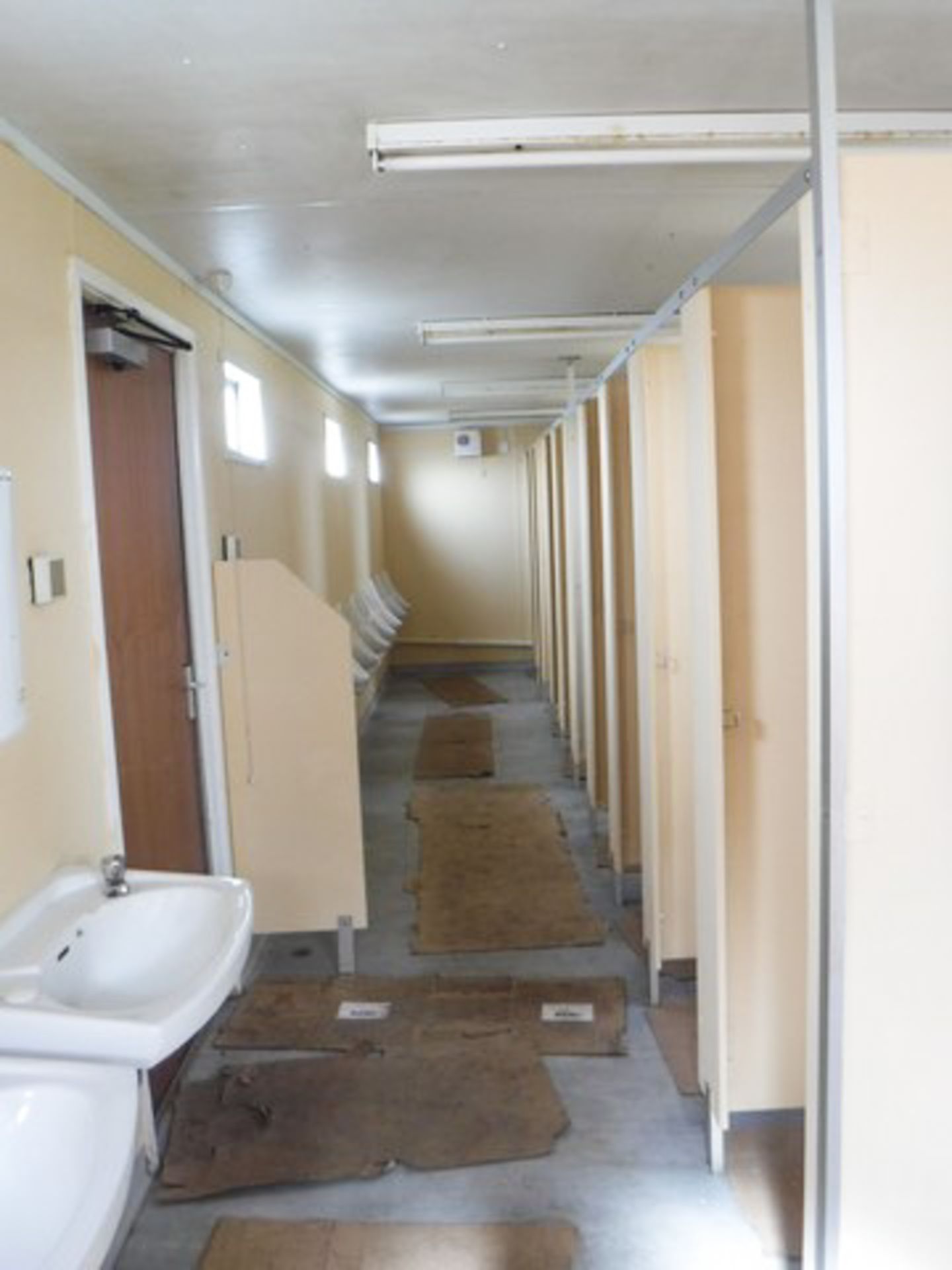 40ft x 10ft toilet block, c/w 10 cubicals, 10 urinals, 9 sinks, water heaters temp controlled anti-f - Image 7 of 9