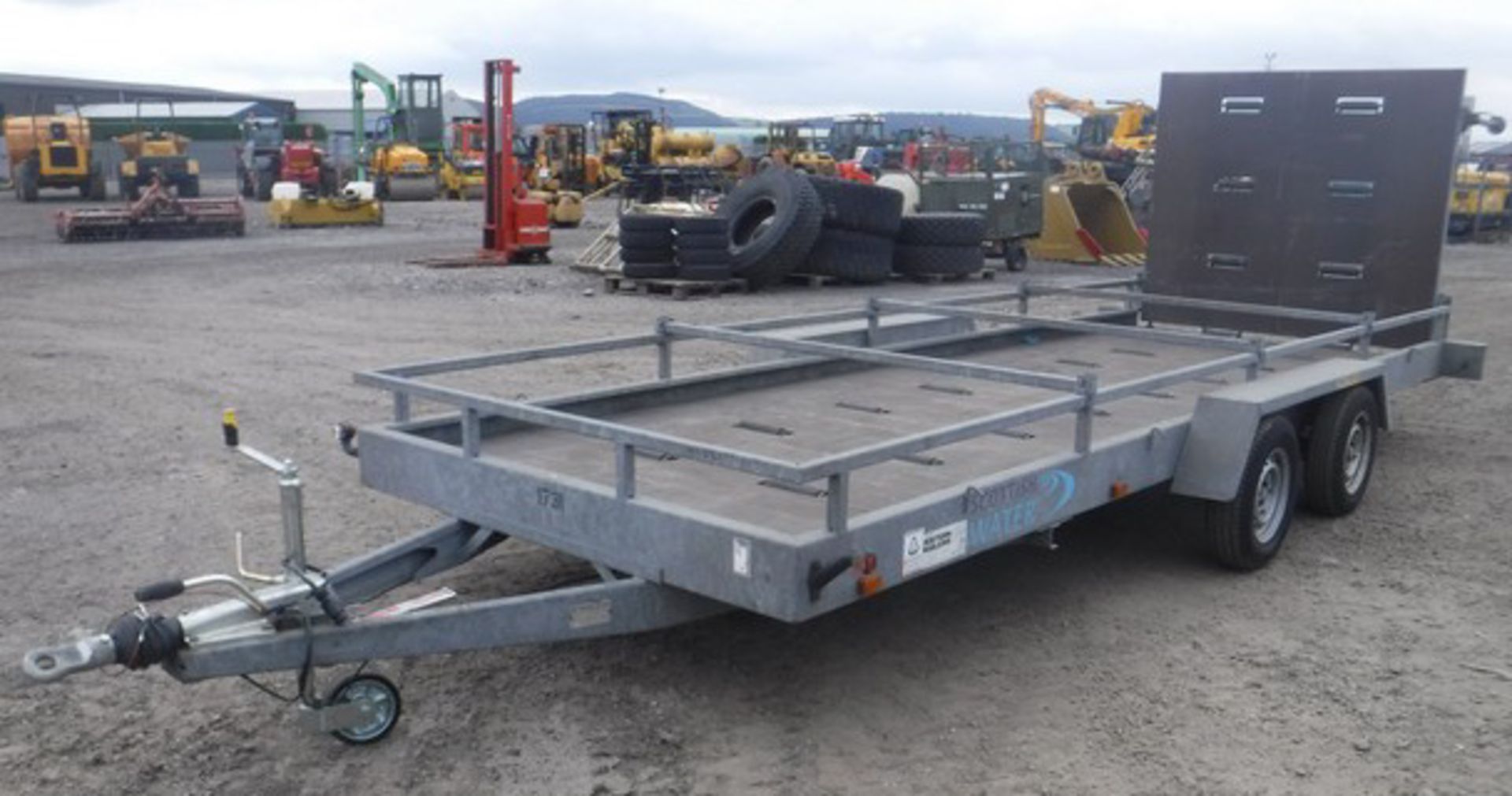 2003 WESTERN TRAILERS 18' x 6' twin axle trailer c/w 5ft ramp. VIN - SEWTTRT203BG. Asset - 1731