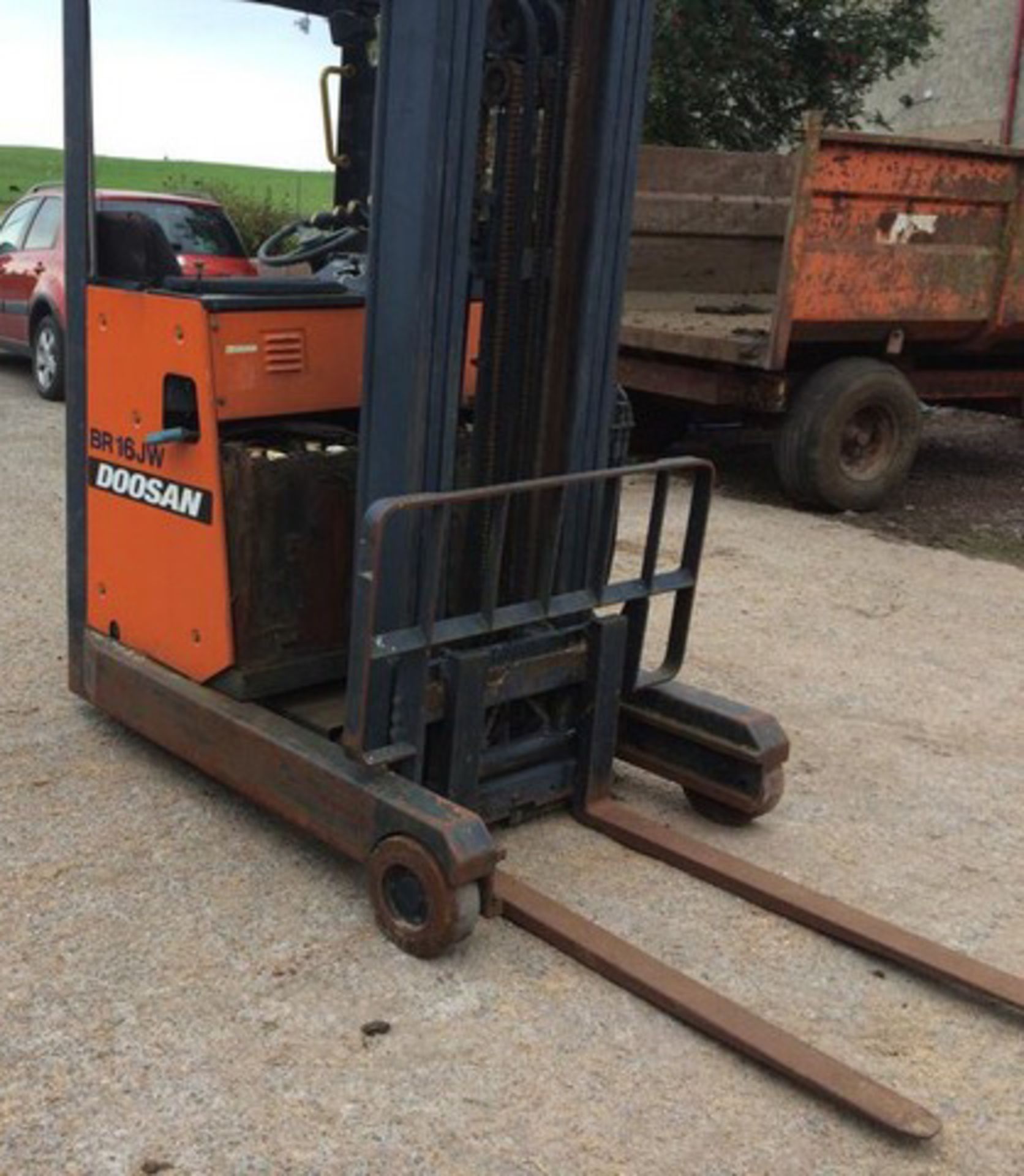 2002 DAEWOO DOOSAN BR16 JW electric forklift, battery voltage - 48 c/w full set of batteries. **To b - Bild 5 aus 7