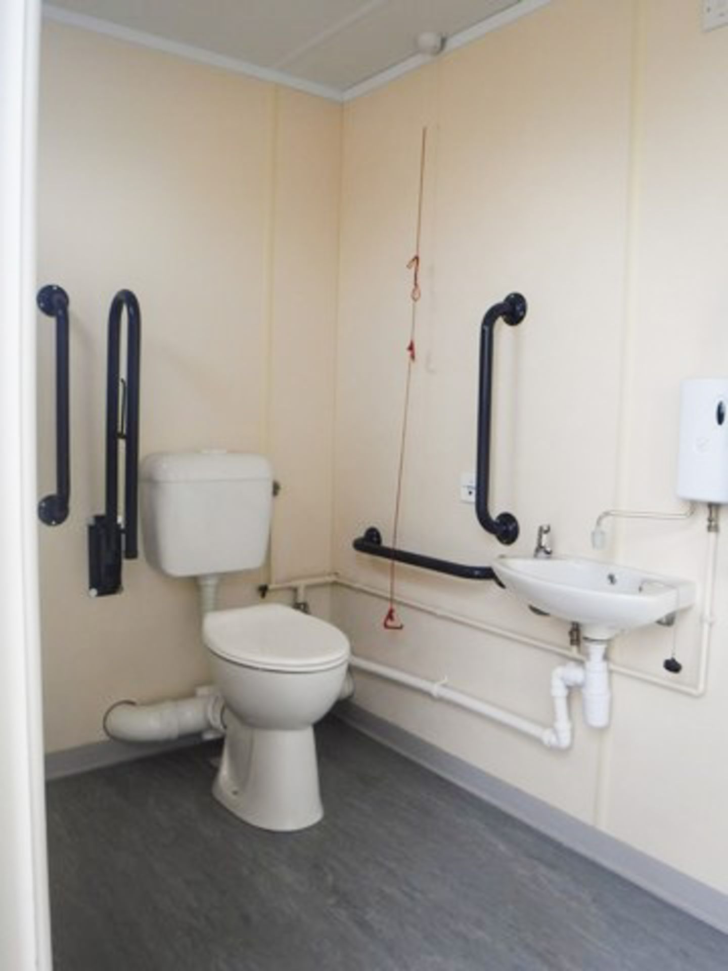 40ft x 10ft toilet block, c/w 10 cubicals, 10 urinals, 9 sinks, water heaters temp controlled anti-f - Image 3 of 9