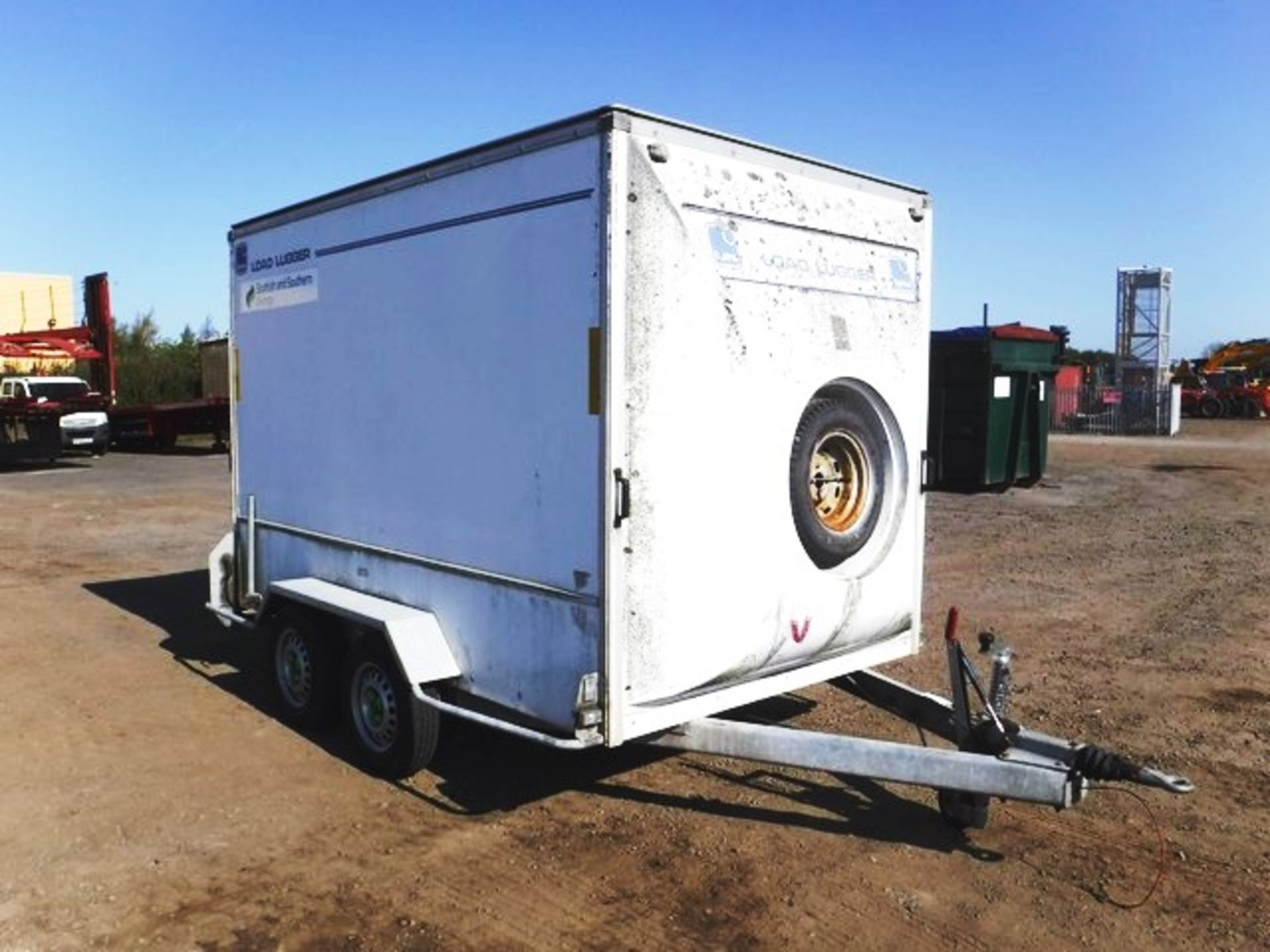 LYNTON load lugger twin axle box trailer. 10ft x 6ft x 6.7" high. S/N 3E7682. Works weight 650kgs. G - Image 6 of 12