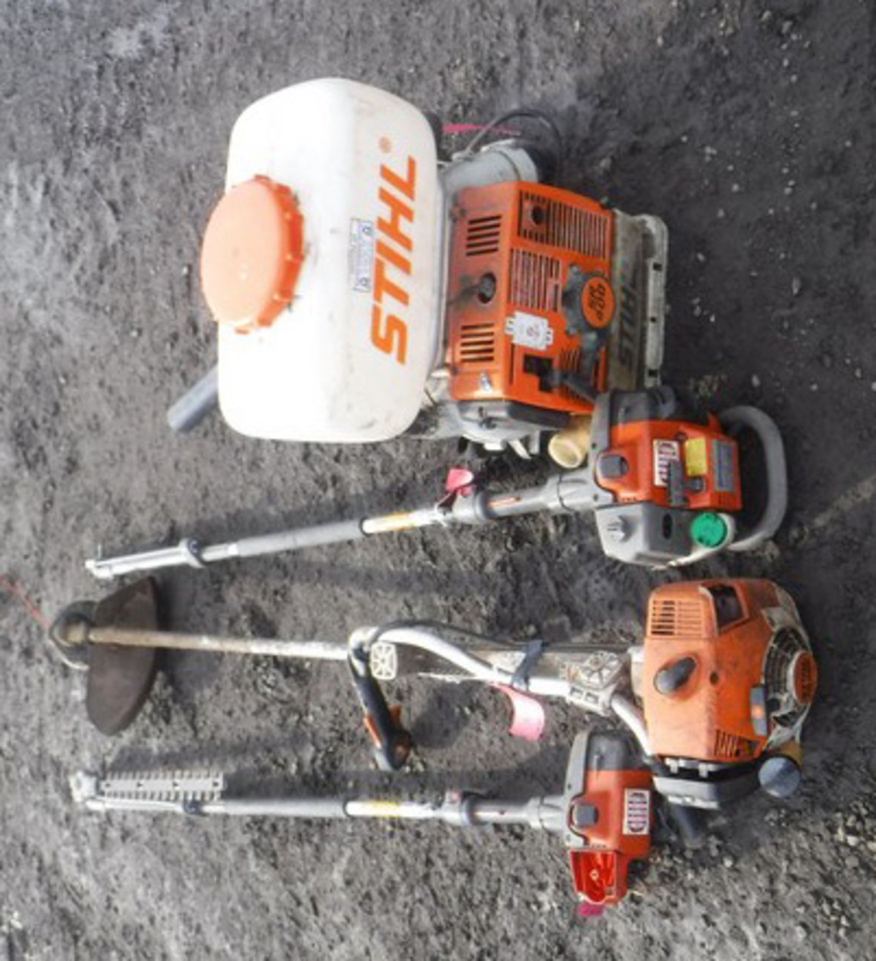 HUSQVARNA 327HE4 long reasch hedge trimmer (2). Asset GS1401706 & GS1401704