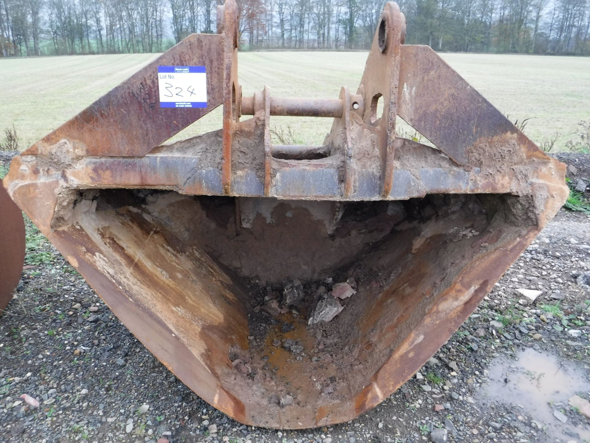 V - SHAPED BUCKET C/W PINS TO SUIT LARGE EXCAVATOR