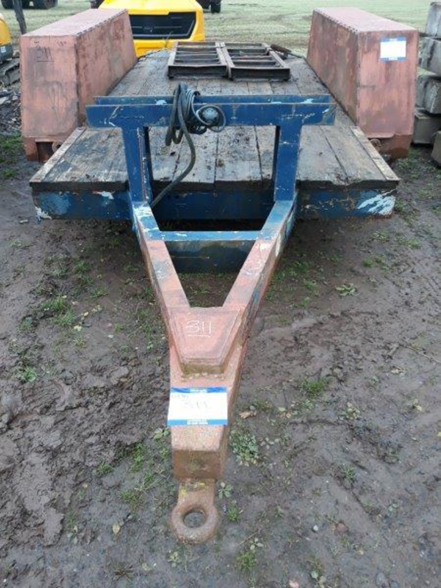 TWIN AXLE LOW LOADER TRACKER C/W RAMP