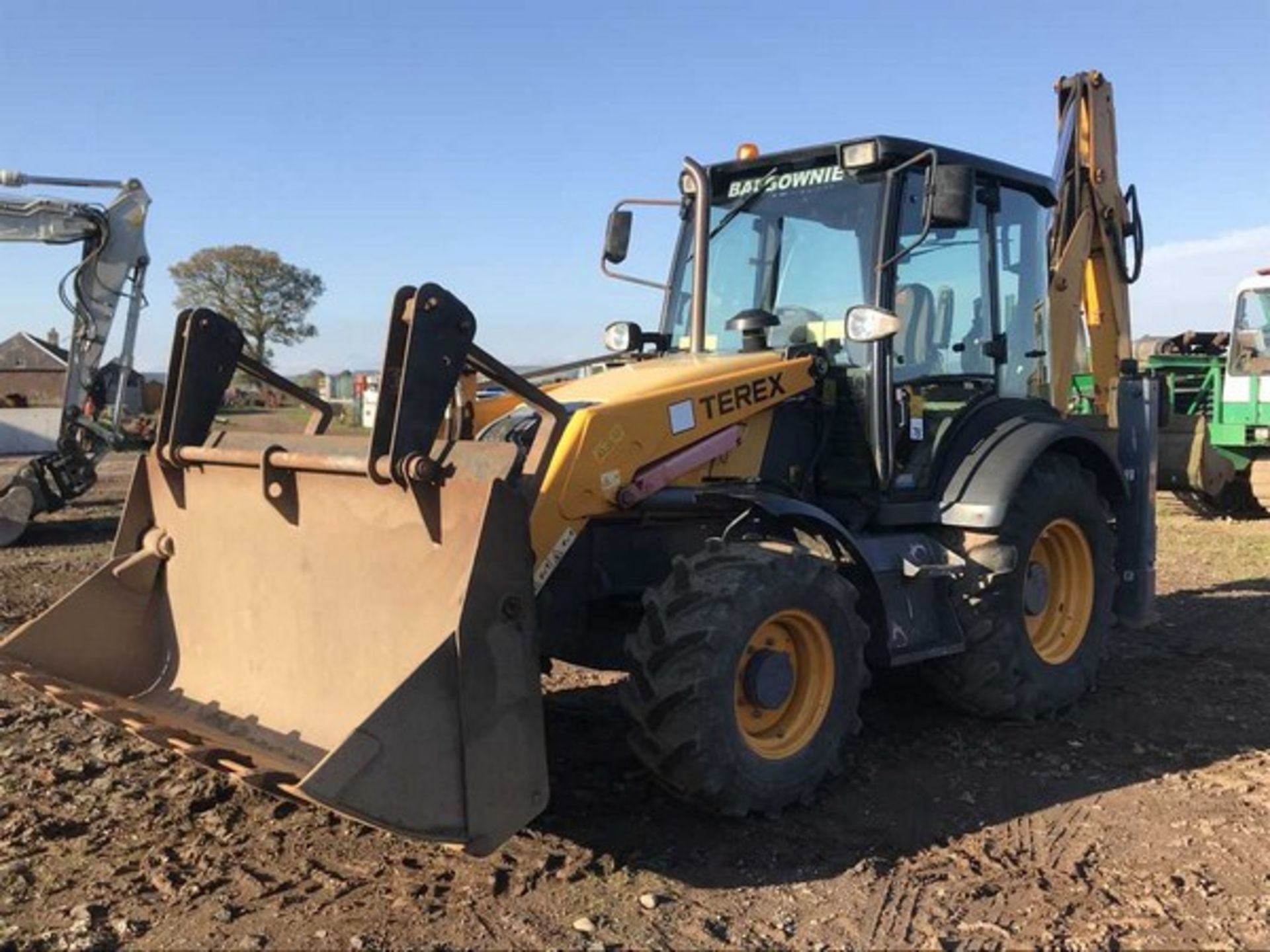 2010 TEREX backhoe loader c/w 12",18",24",36" buckets & 70" ditching. Reg - SV10CVU. 3220hrs (not v