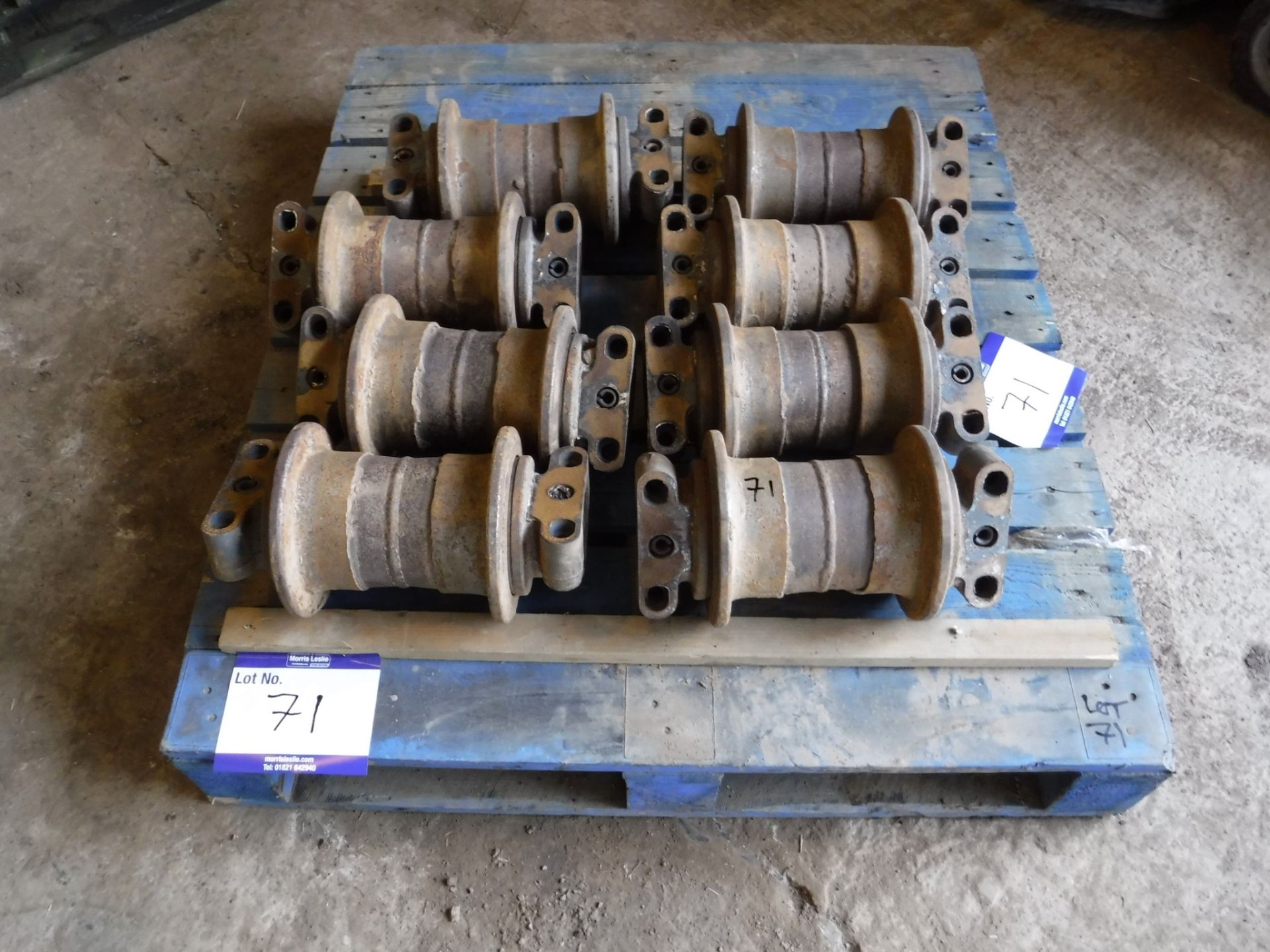 PALLET OF ROLLERS FOR LIEBHERR