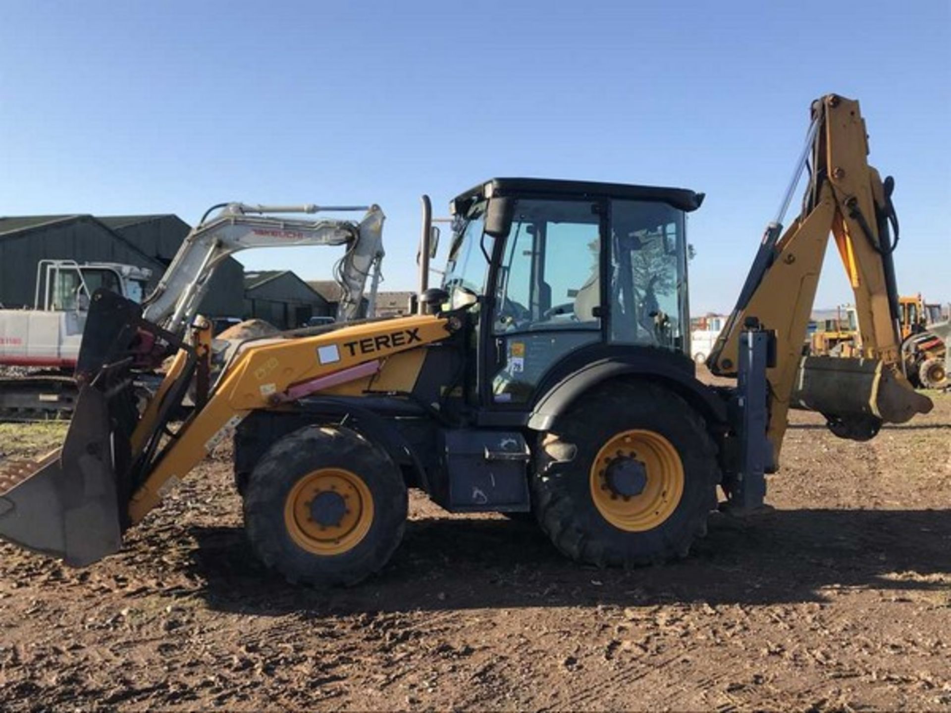 2010 TEREX backhoe loader c/w 12",18",24",36" buckets & 70" ditching. Reg - SV10CVU. 3220hrs (not v - Image 16 of 25