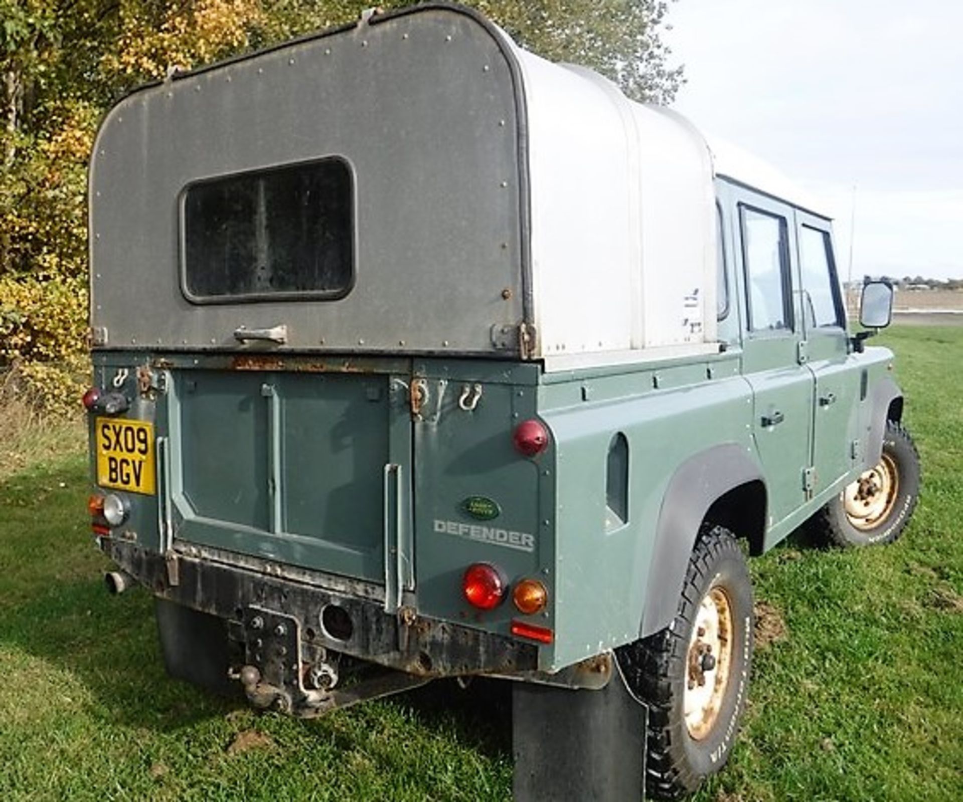 LAND ROVER DEFENDER 110 D/C P-U - 2402cc - Image 4 of 15