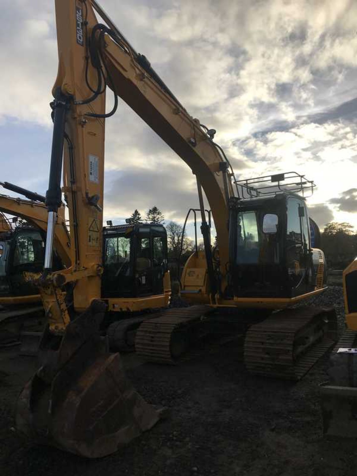 2014 JCB JS130LC c/w 700mm pads, hpw, q/hitch, vandal guards, air con, climate controlVIN - JCBJS13E - Image 2 of 30