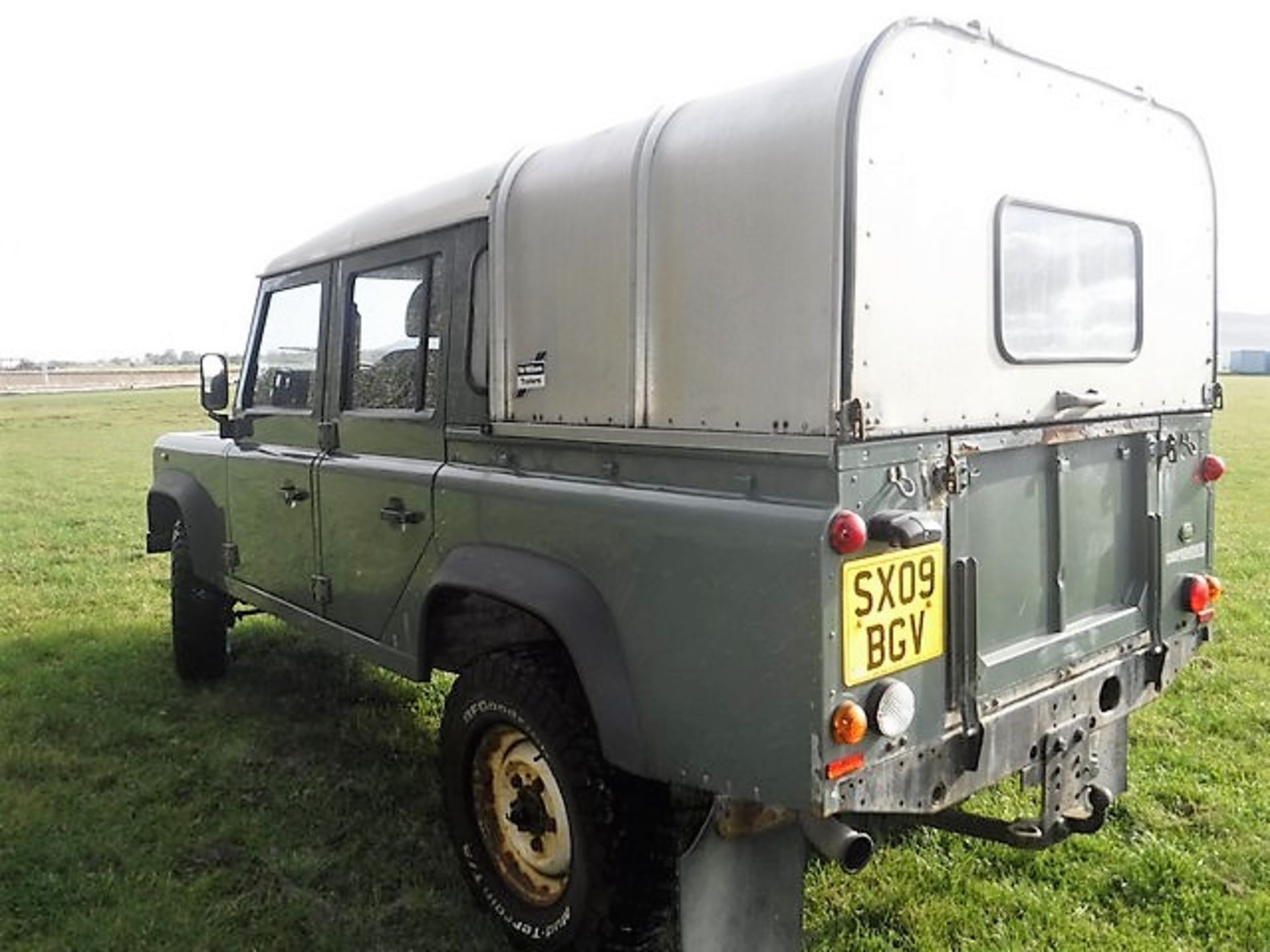 LAND ROVER DEFENDER 110 D/C P-U - 2402cc - Image 12 of 15