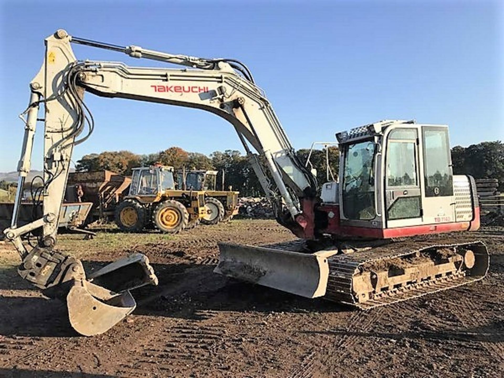 2014 TAKEUCHI 1140 tracked excavator c/w 2014 Exac One Power Tilt q/hitch & 3 buckets. 700mm pads, b