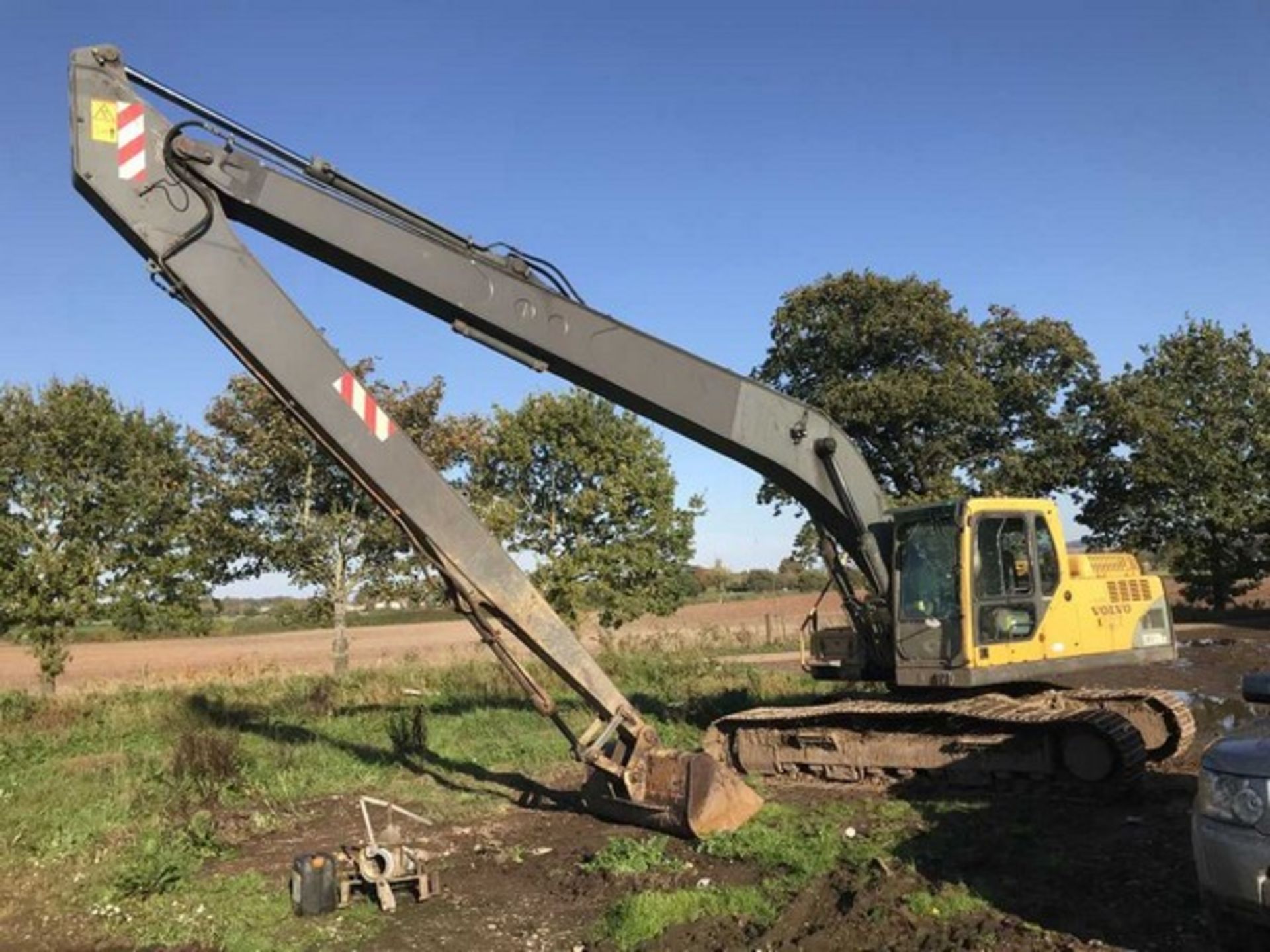 2006 VOLVO EC210BLR long reach (15m) tracked excavator c/w 1 bucket, 800mm pads, air con. S/N EC210V - Image 3 of 17