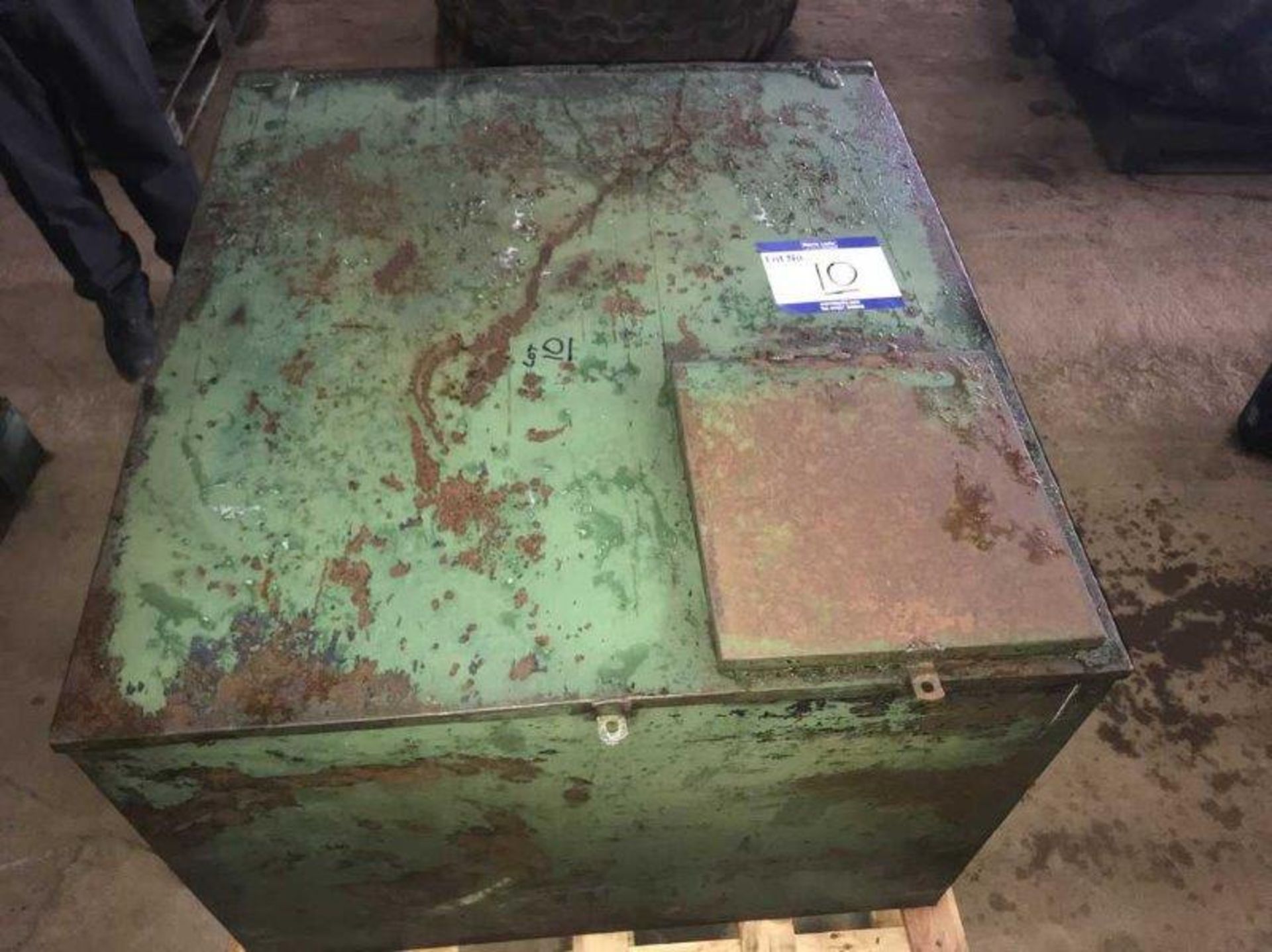 STEEL CASED PLASTIC FUEL TANK