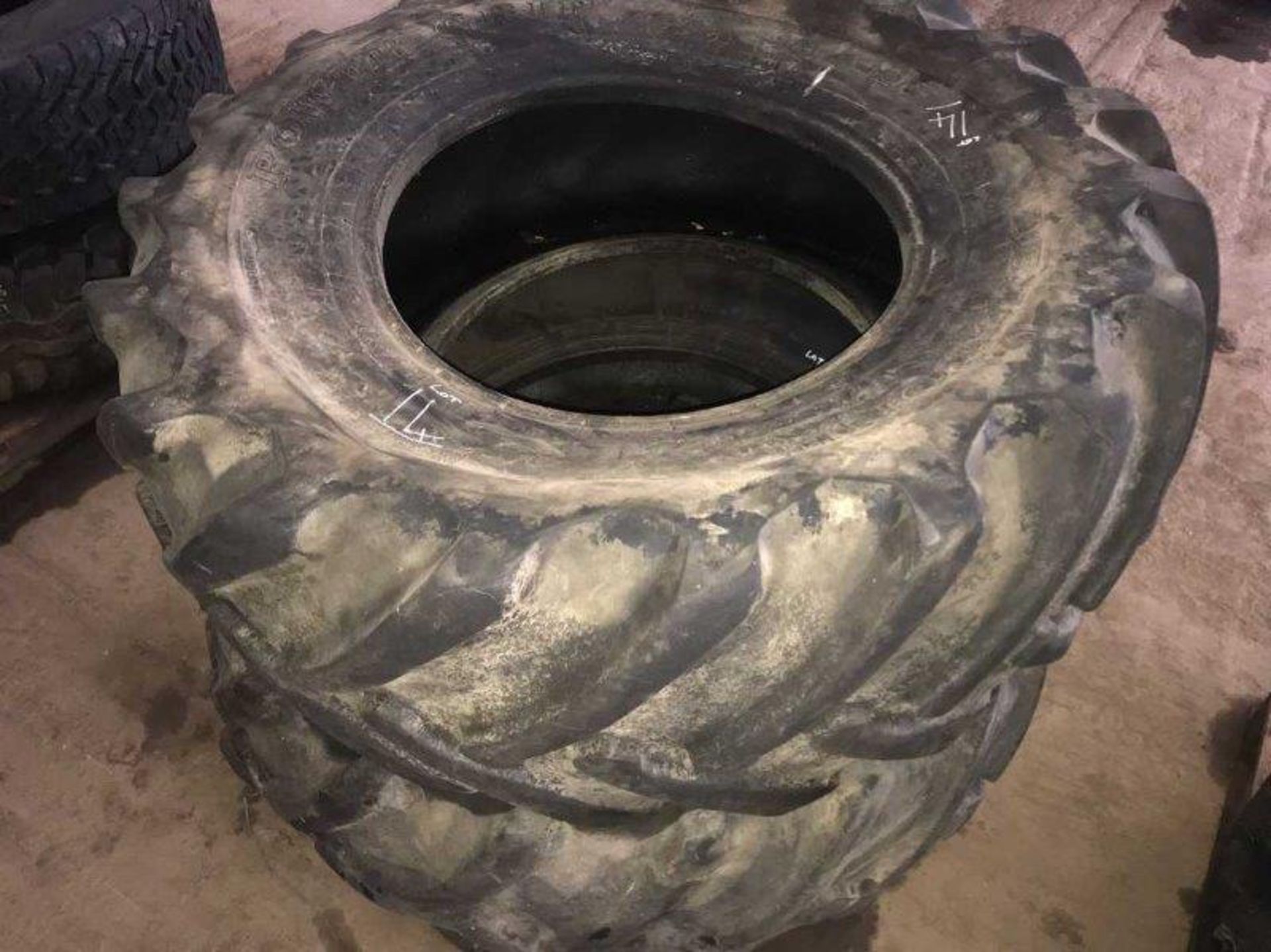 2 X USED DEESTONE 18.4-26 TYRES