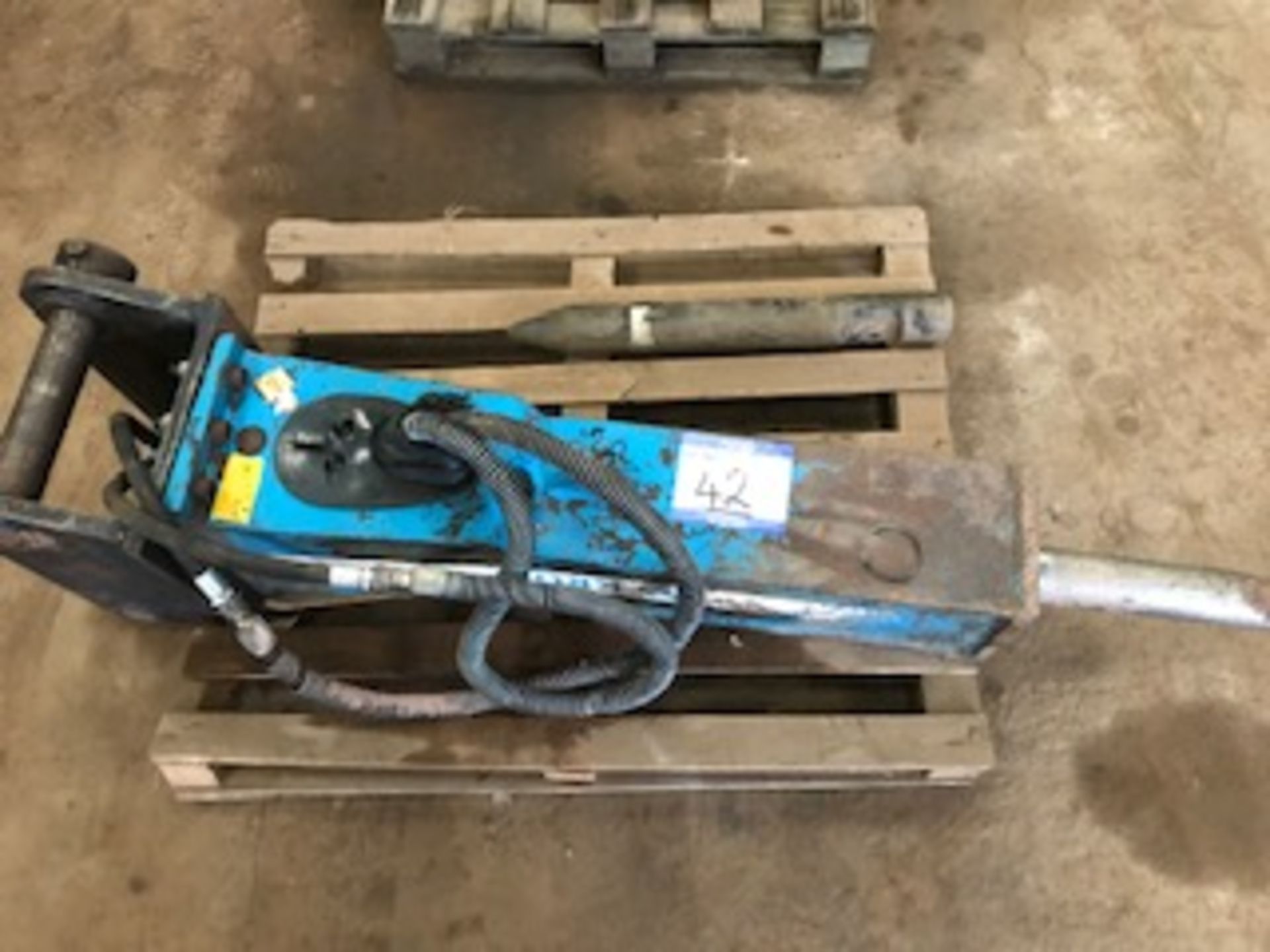 KRUPP HYDRAULIC BREAKER COMPLETE WITH QUICKHITCH SADDLE AND 2 HEADS