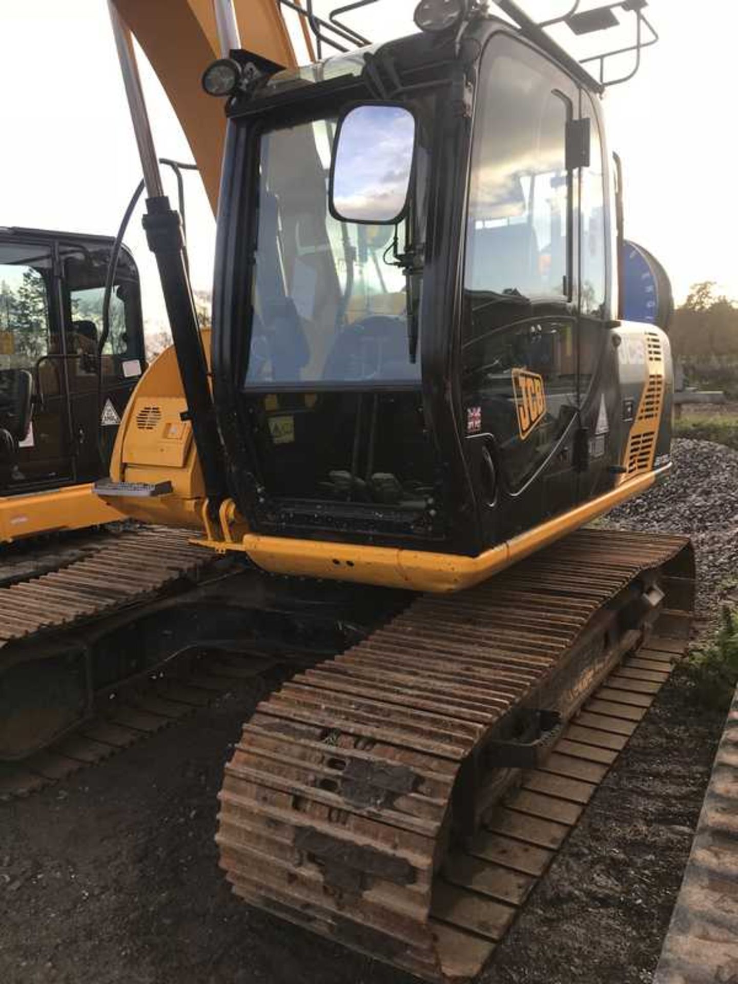 2014 JCB JS130LC c/w 700mm pads, hpw, q/hitch, vandal guards, air con, climate controlVIN - JCBJS13E - Image 24 of 30