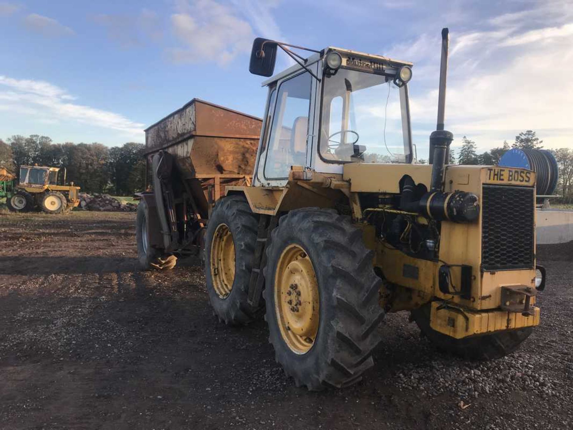 MUIR HILL TRACTOR c/w GRAVEL CART AND HYDRAULIC SIDE DELIVERY 600mm WIDE FLOTATION TYRES ON CART "TH