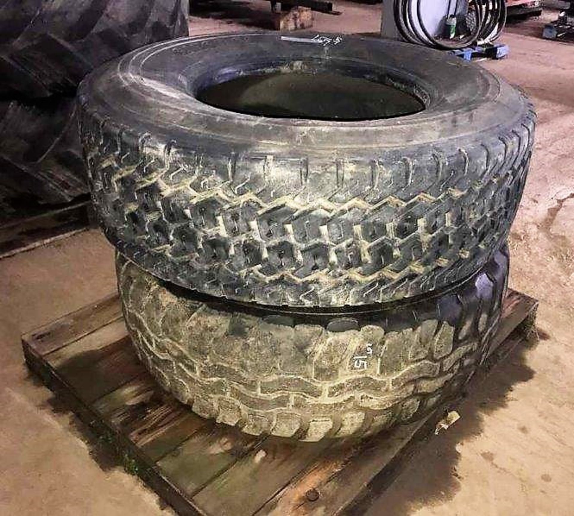 2 X USED 22.5 TYRES - Image 2 of 2