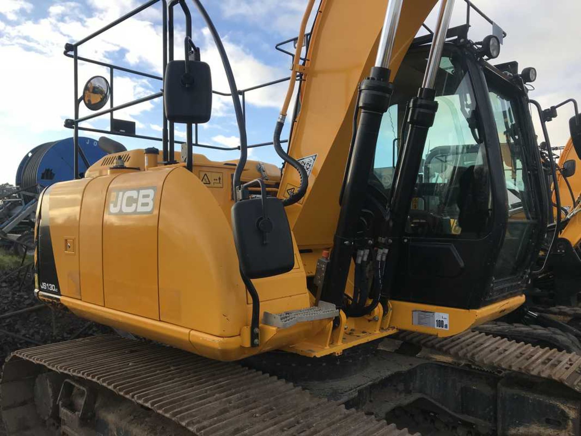 2014 JCB JS130LC c/w 700mm pads, hpw, q/hitch, vandal guards, air con, climate conrol VIN - JCBJS13E - Image 11 of 24