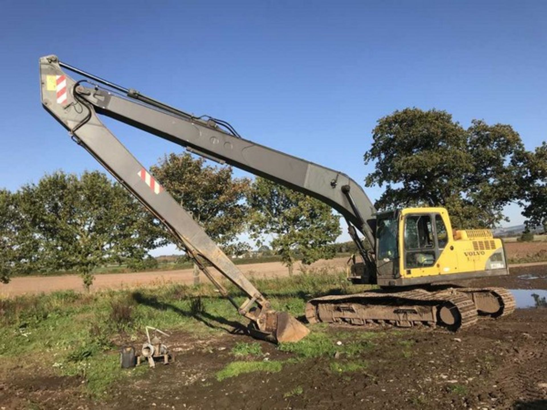 2006 VOLVO EC210BLR long reach (15m) tracked excavator c/w 1 bucket, 800mm pads, air con. S/N EC210V - Image 10 of 17