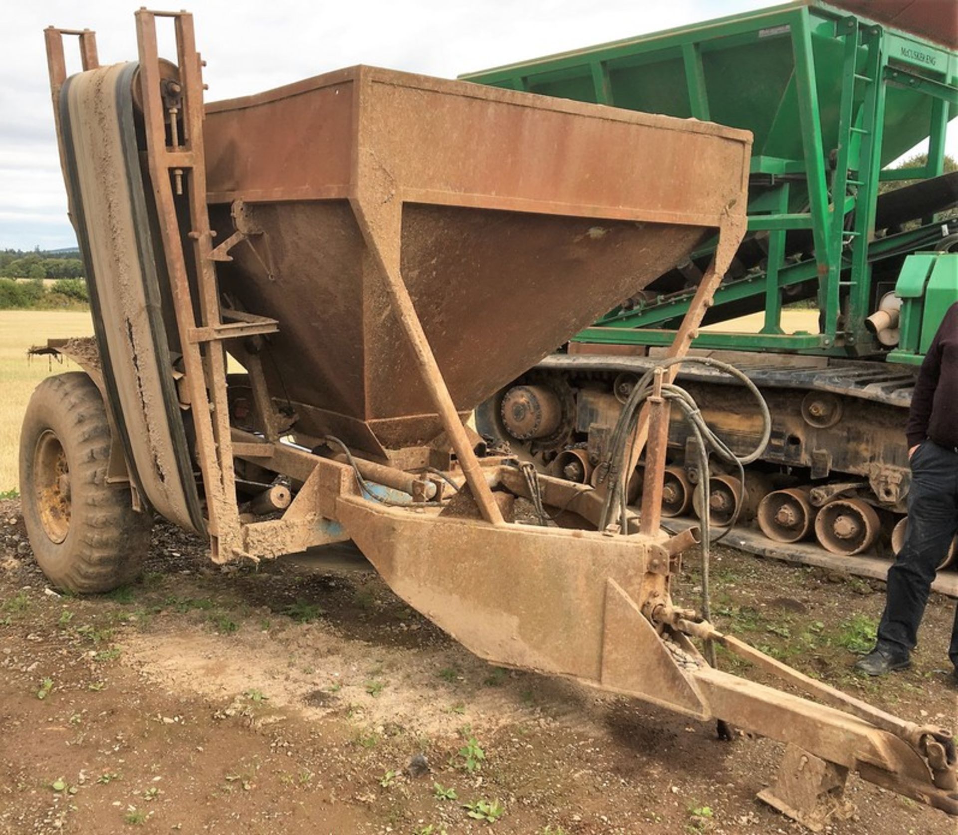 A K HALE Towable gravel hopper. C/W Dispatch conveyor - Image 4 of 6