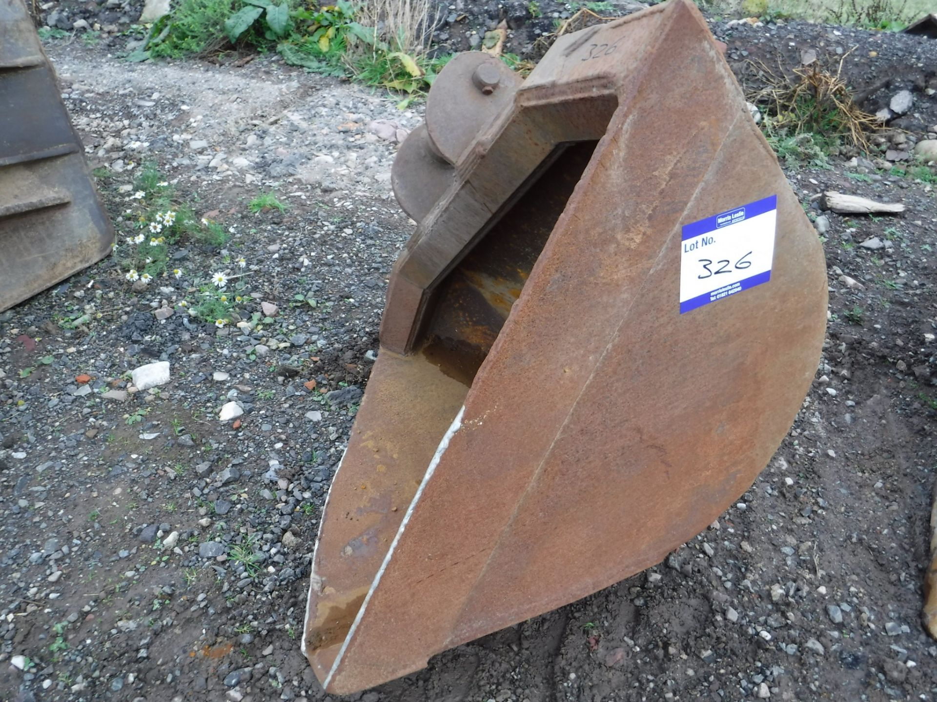 V - SHAPED BUCKET C/W PINS TO SUIT LARGE EXCAVATOR
