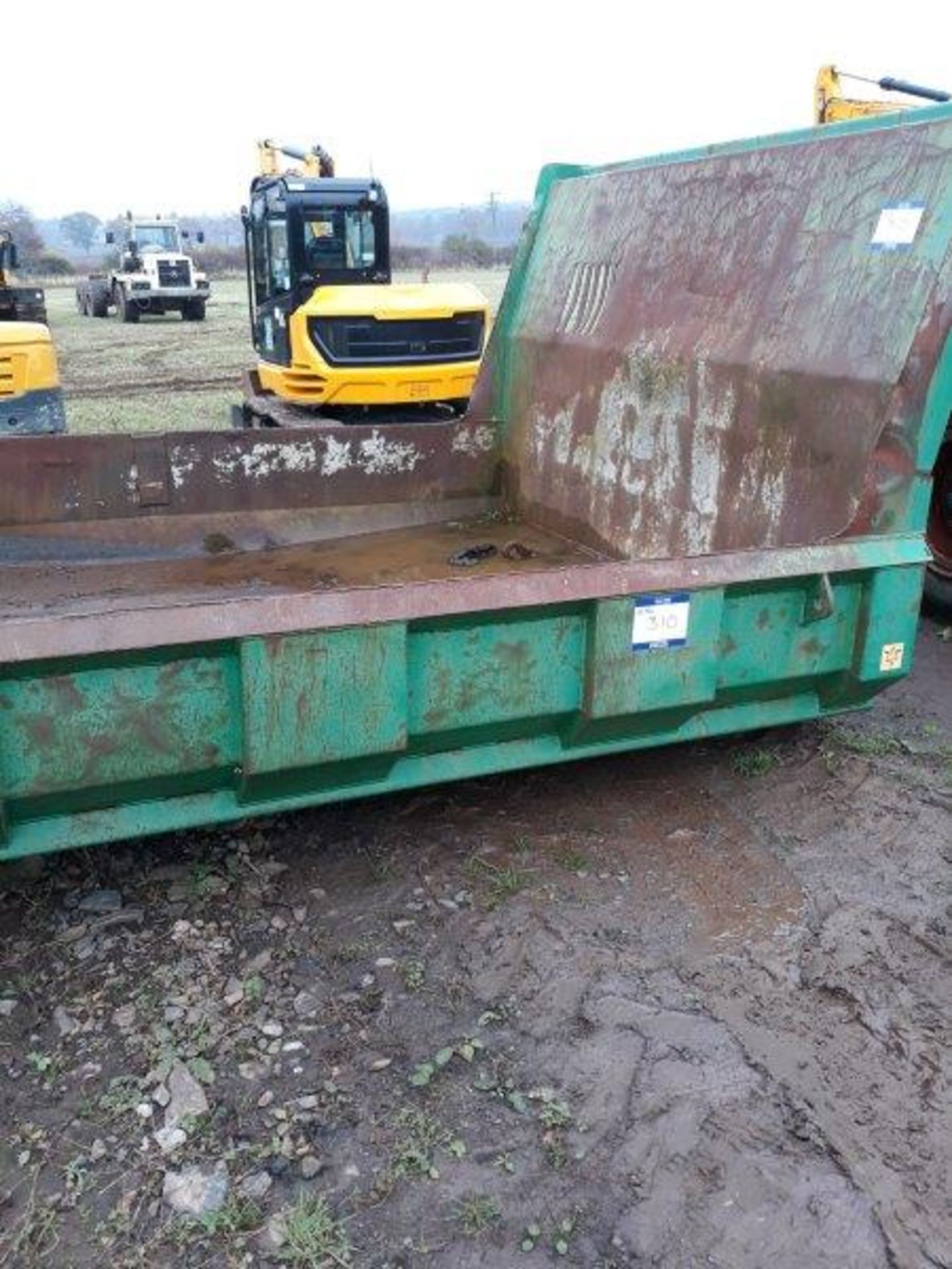 TIPPING BODY TO SUIT A MITSUBISHI TRAK DUMPER