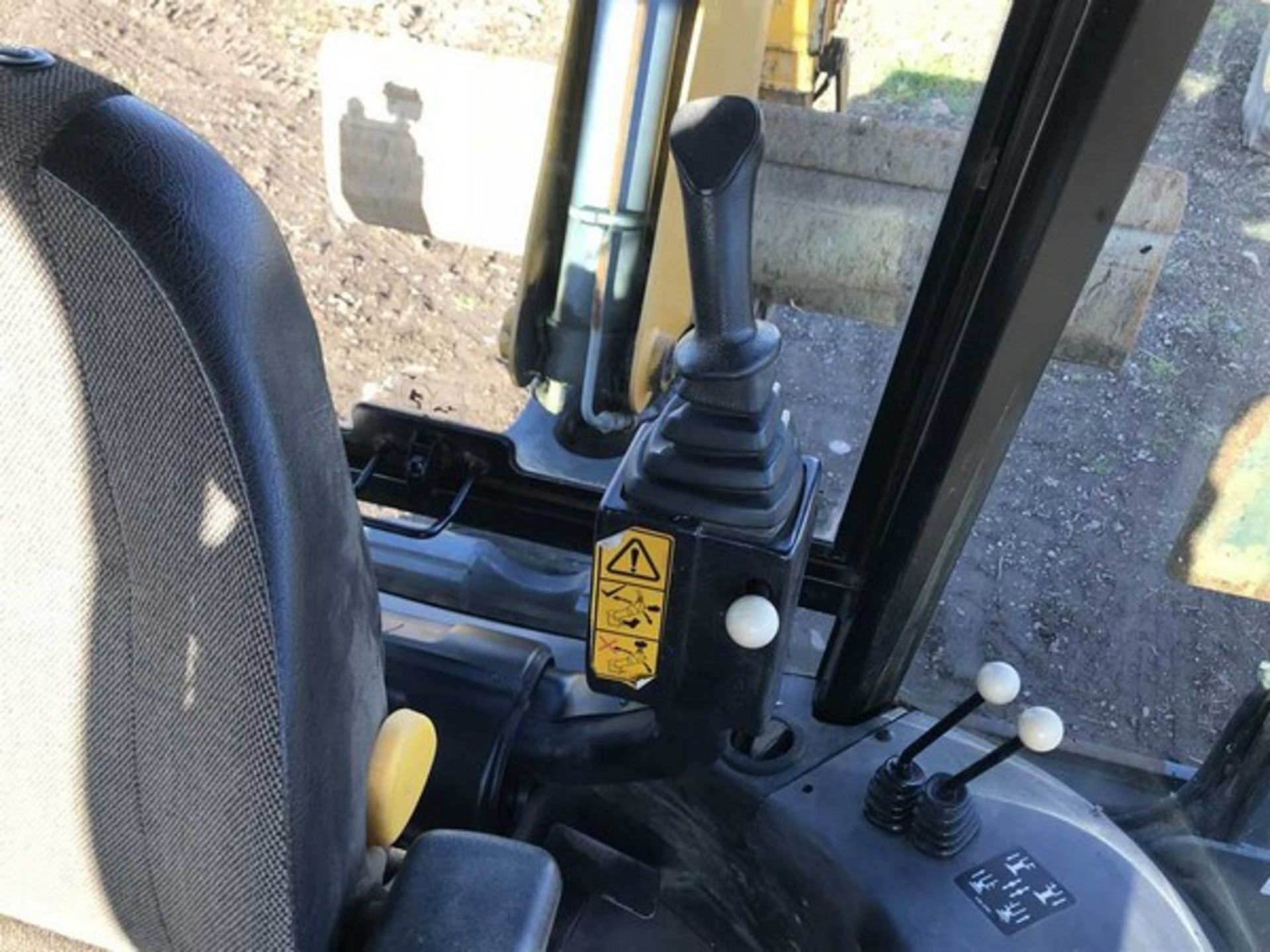 2010 TEREX backhoe loader c/w 12",18",24",36" buckets & 70" ditching. Reg - SV10CVU. 3220hrs (not v - Bild 23 aus 25