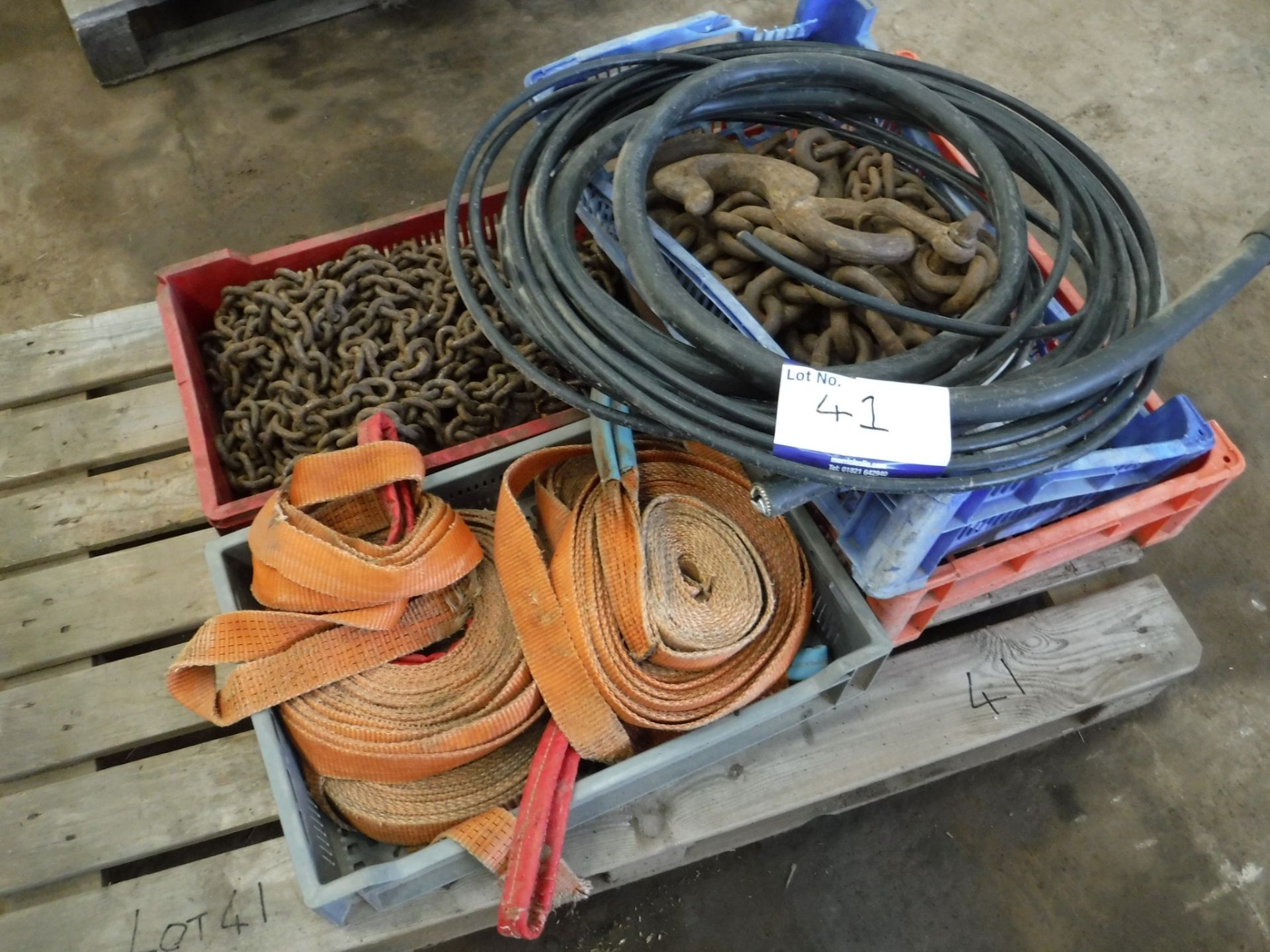PALLET OF STRAPS, CHAINS AND PIPES
