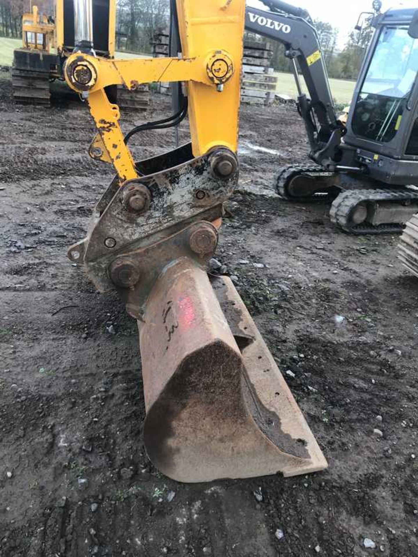 2014 JCB JS130LC c/w 700mm pads, hpw, q/hitch, vandal guards, air con, climate conrol VIN - JCBJS13E - Image 3 of 24