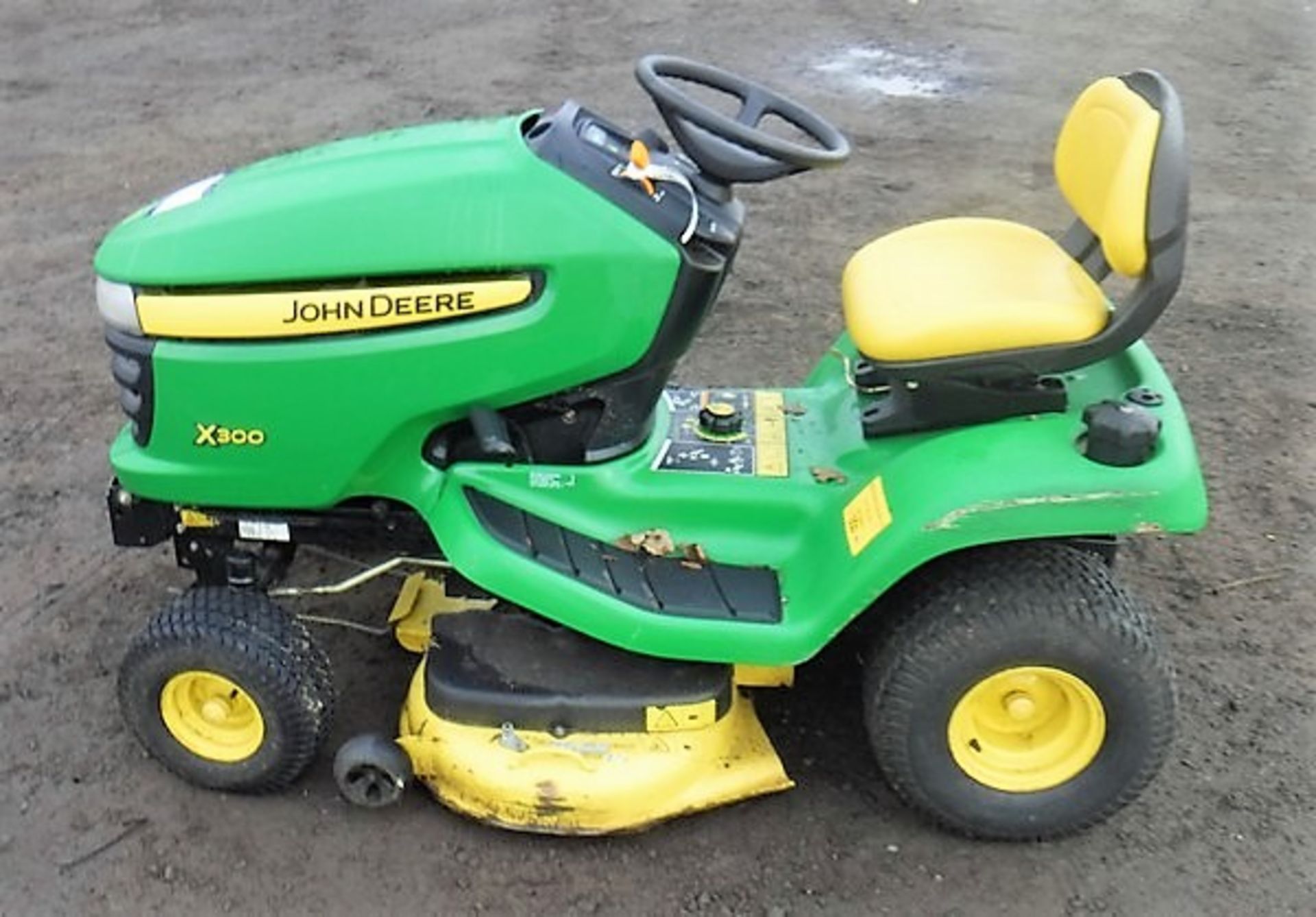 JOHN DEERE X300 42" edge deck. S/N MOX3000G085061 - Image 12 of 13