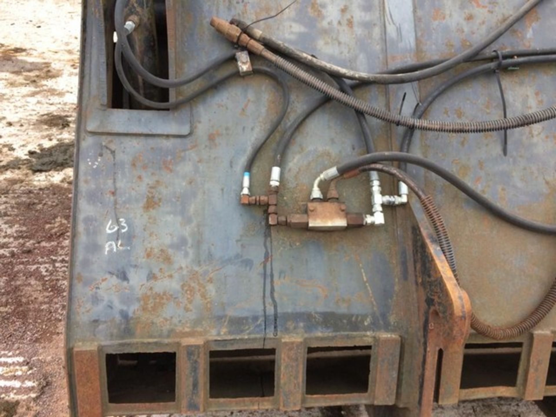 7ft bucket has Merlo fittings. **To be sold from Errol auction site. Viewing and uplift from Biggar - Image 4 of 6