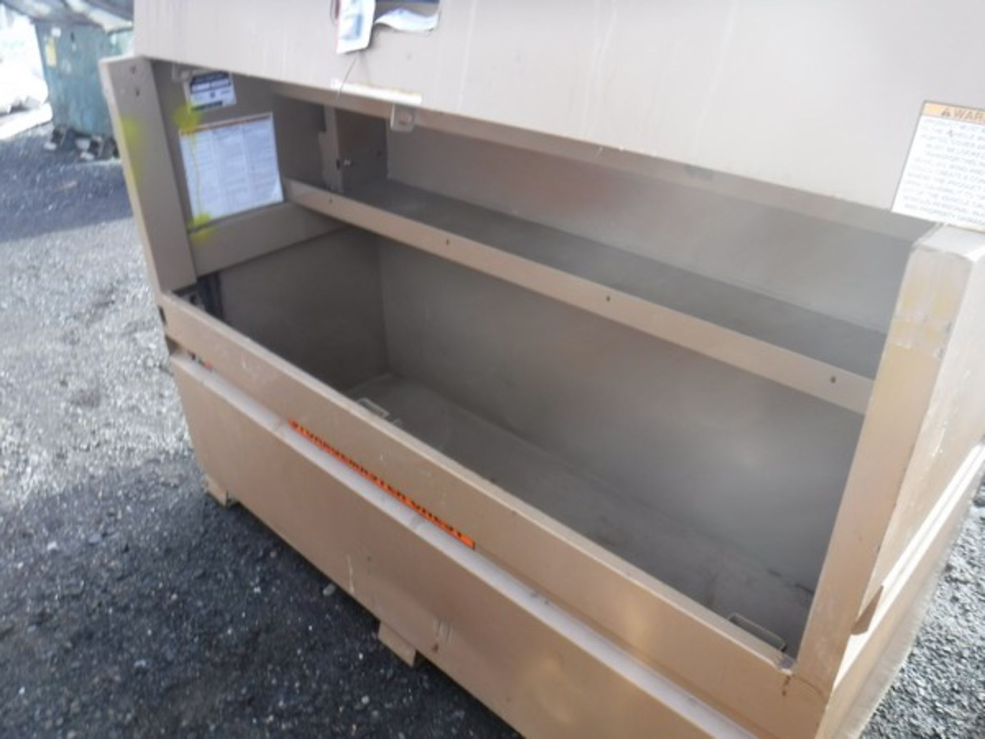 TOOL BOX, lockable, 6ft x 2.5ft x 4ft - Image 3 of 4