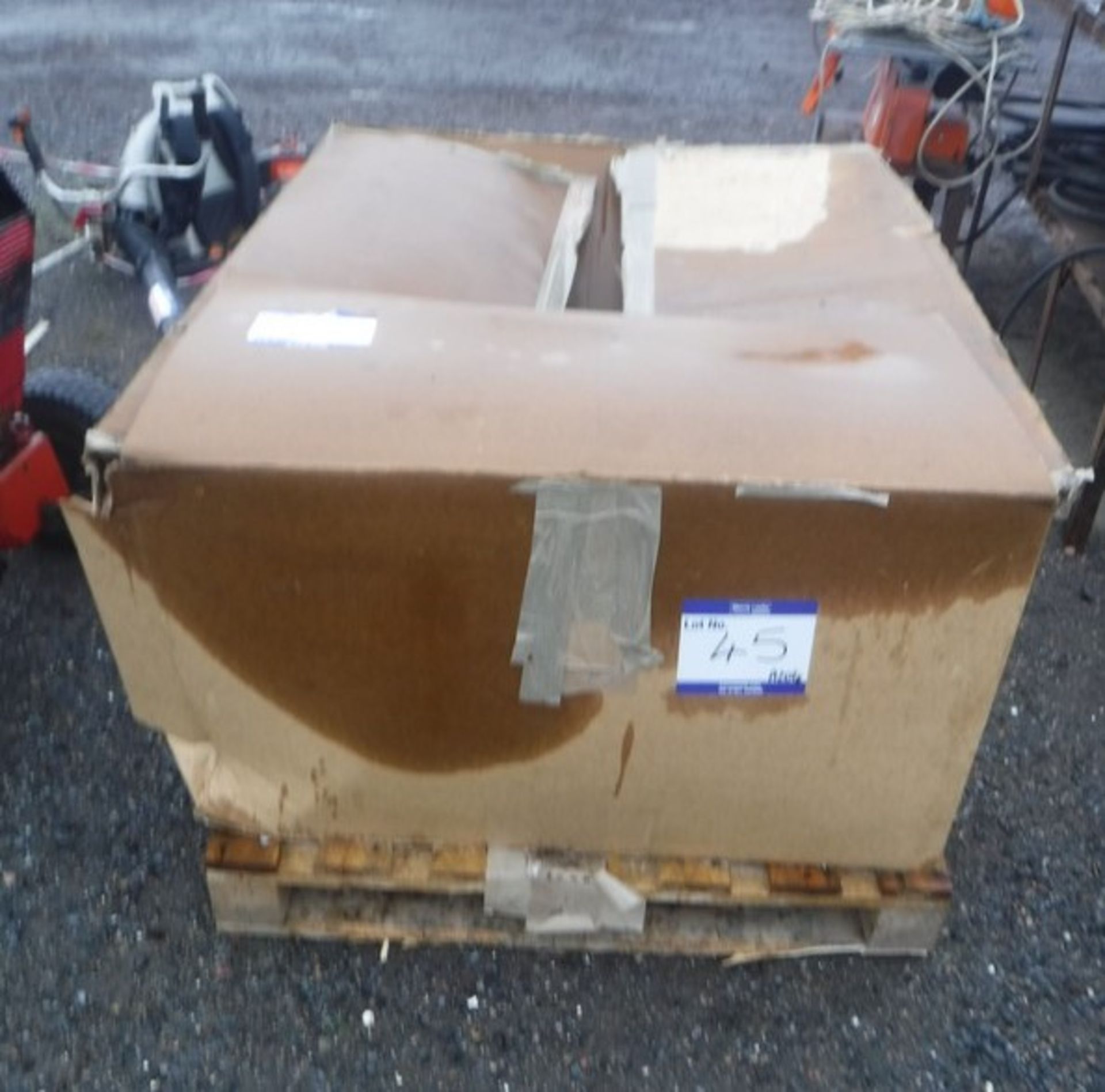 Pallet of nuts & bolts - Bild 2 aus 2