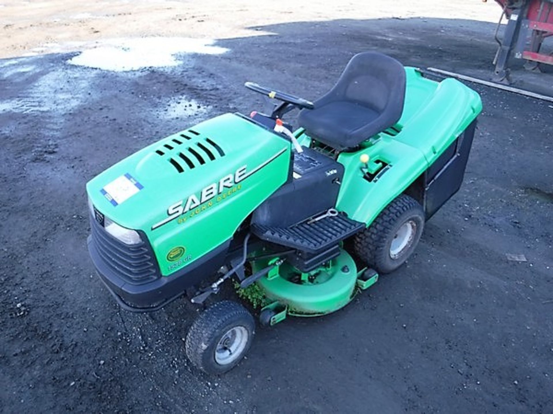 1998 JOHN DEERE SABRE 1538 tractor, deck & rear collector. S/N ST1538G016258