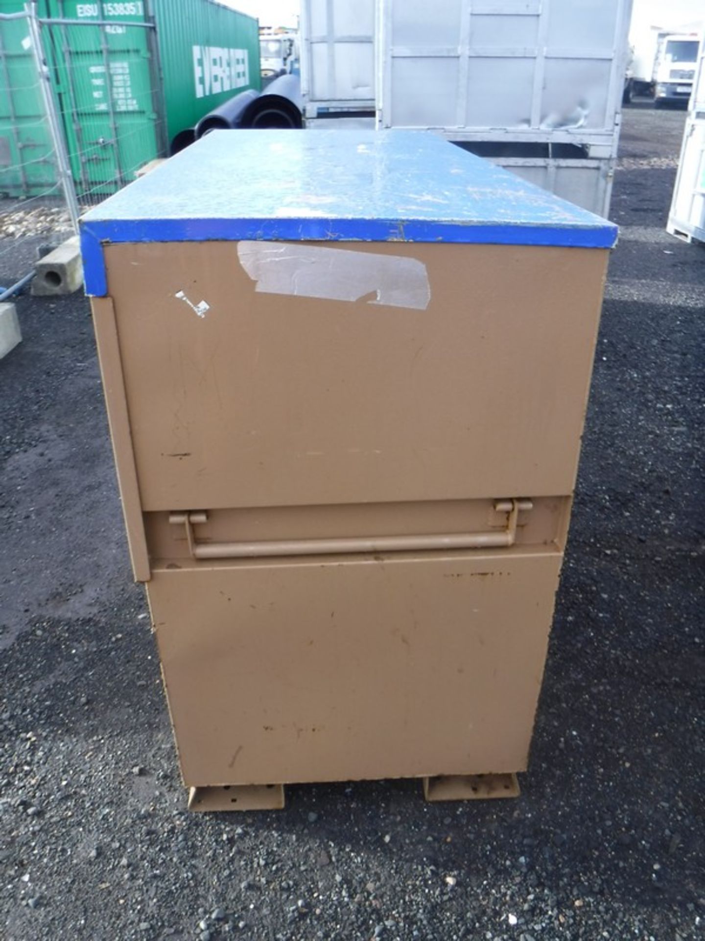 TOOL BOX, lockable, 6ft x 2.5ft x 4ft - Image 2 of 4