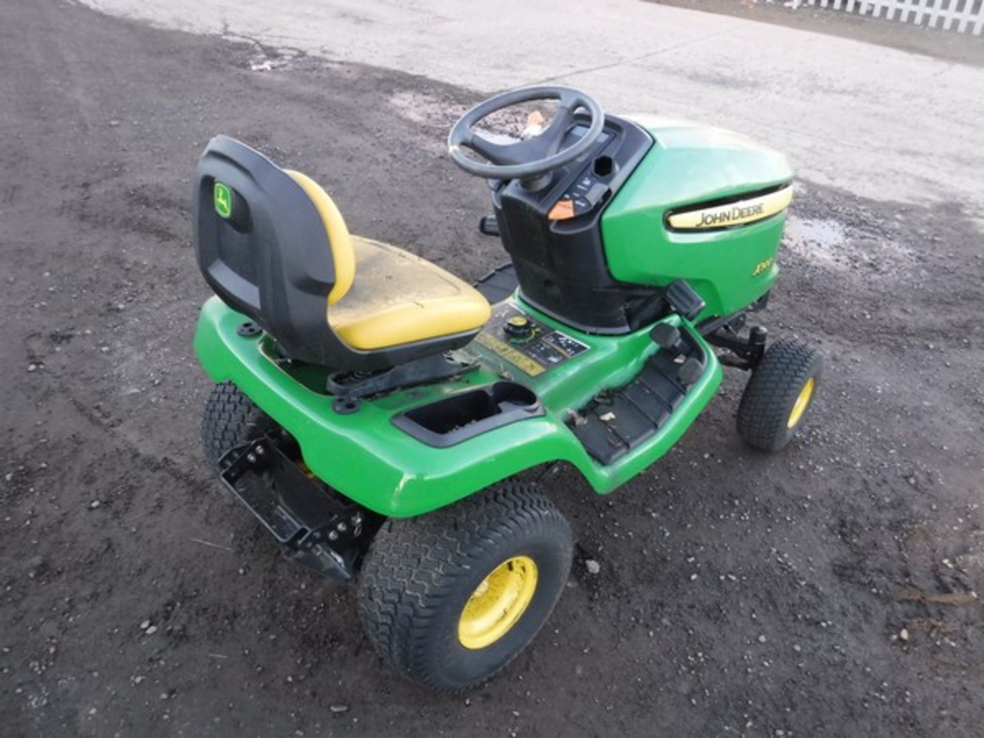 2008 JOHN DEERE X300. Tractor only, no engine or cutting deck. S/N MOX30013085788 - Image 4 of 9