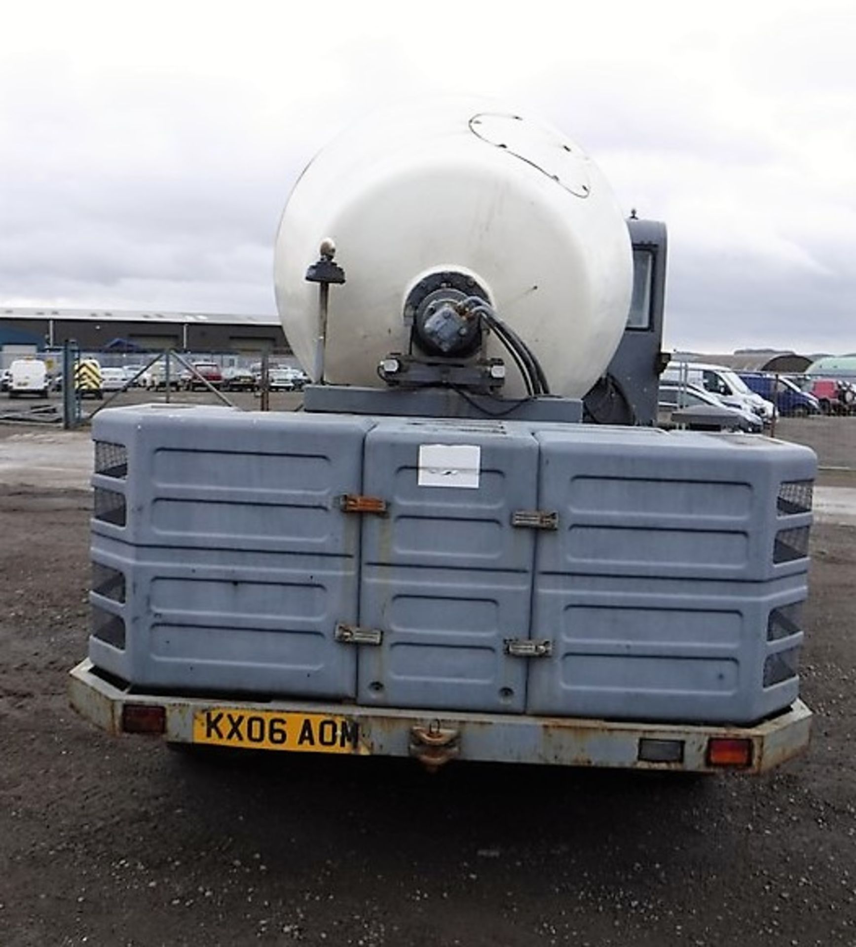 2003 HYDRO MIX 35G rough terrain concrete mixer (3.5 cu.m) 4 x 4 wheel driven with a free standing c - Image 15 of 18