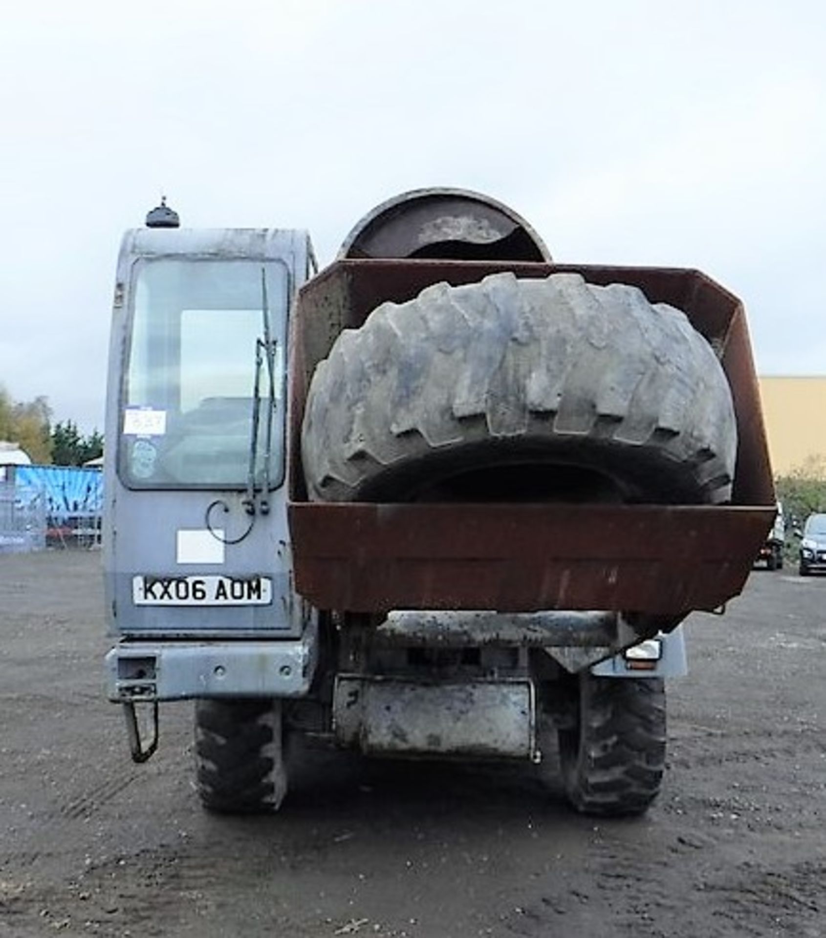 2003 HYDRO MIX 35G rough terrain concrete mixer (3.5 cu.m) 4 x 4 wheel driven with a free standing c - Image 11 of 18